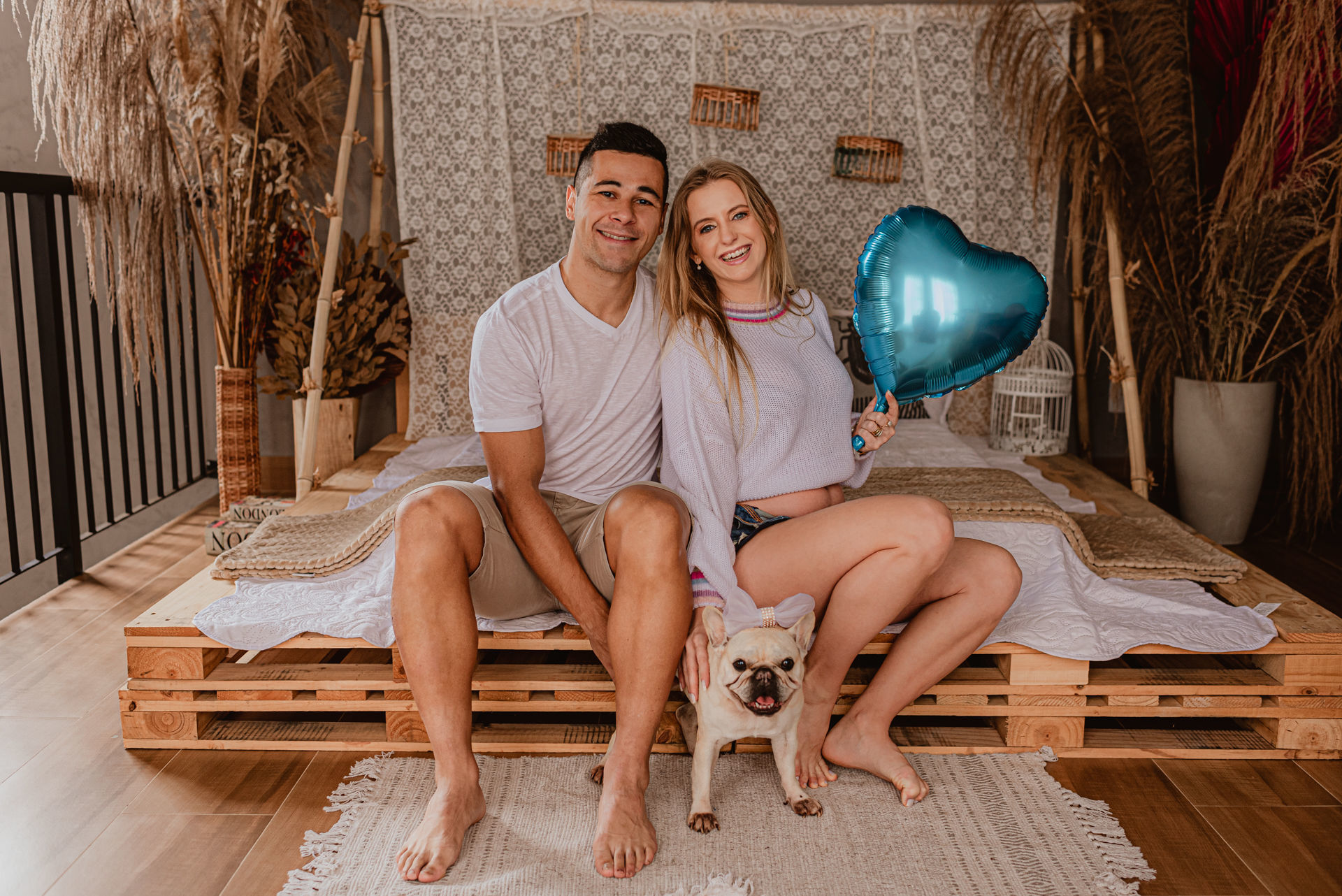 Foto Ensaio de Gestante no RevoLoft Estúdio Fotográfico e Experiências Intimistas - Gabriela e Bruno à espera de Benjamin - Imagem 2