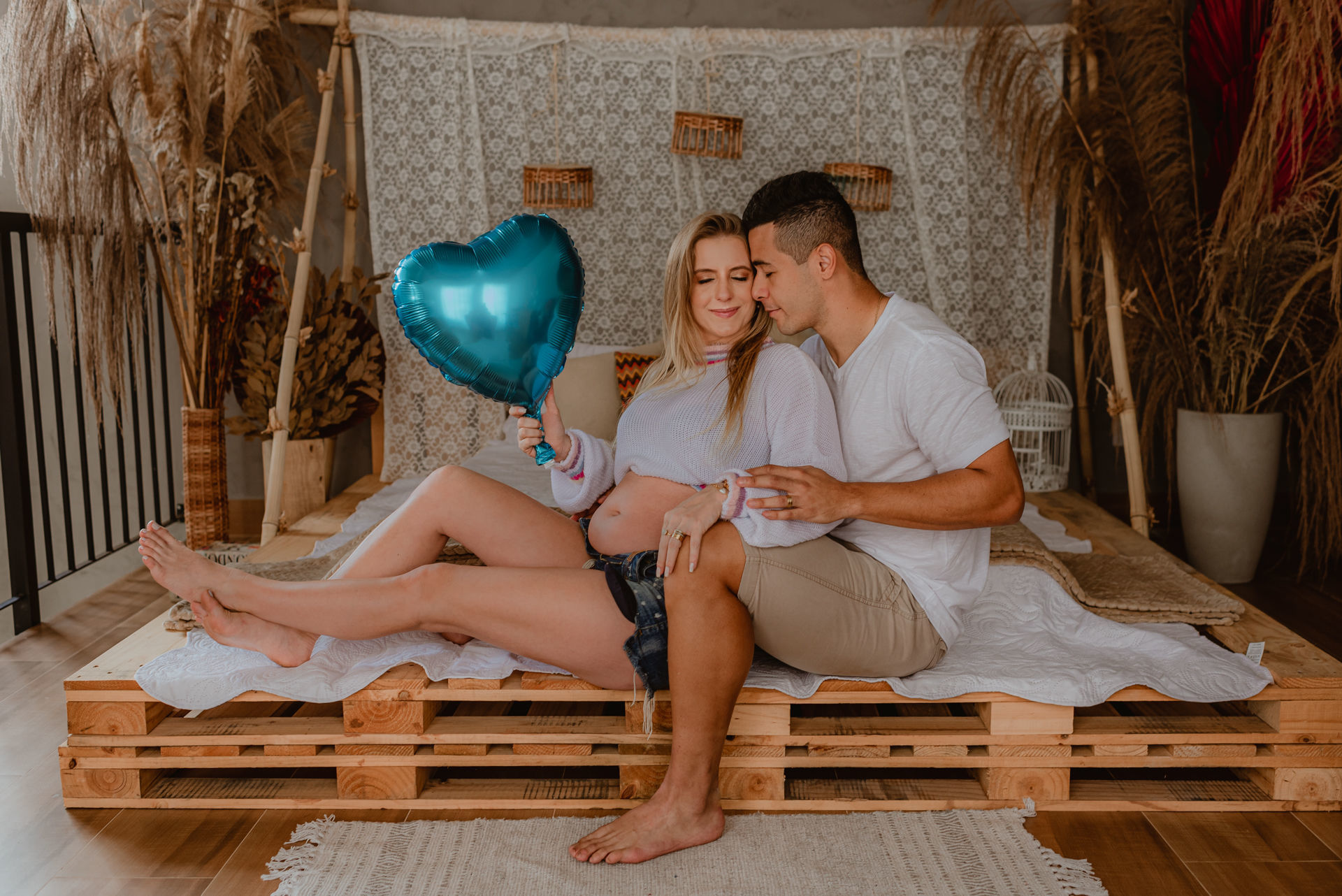 Foto Ensaio de Gestante no RevoLoft Estúdio Fotográfico e Experiências Intimistas - Gabriela e Bruno à espera de Benjamin - Imagem 5