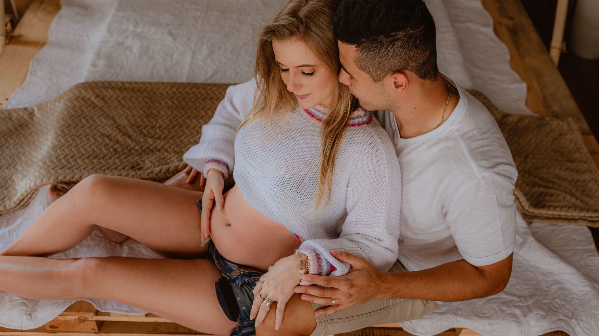 Foto Ensaio de Gestante no RevoLoft Estúdio Fotográfico e Experiências Intimistas - Gabriela e Bruno à espera de Benjamin - Imagem 7