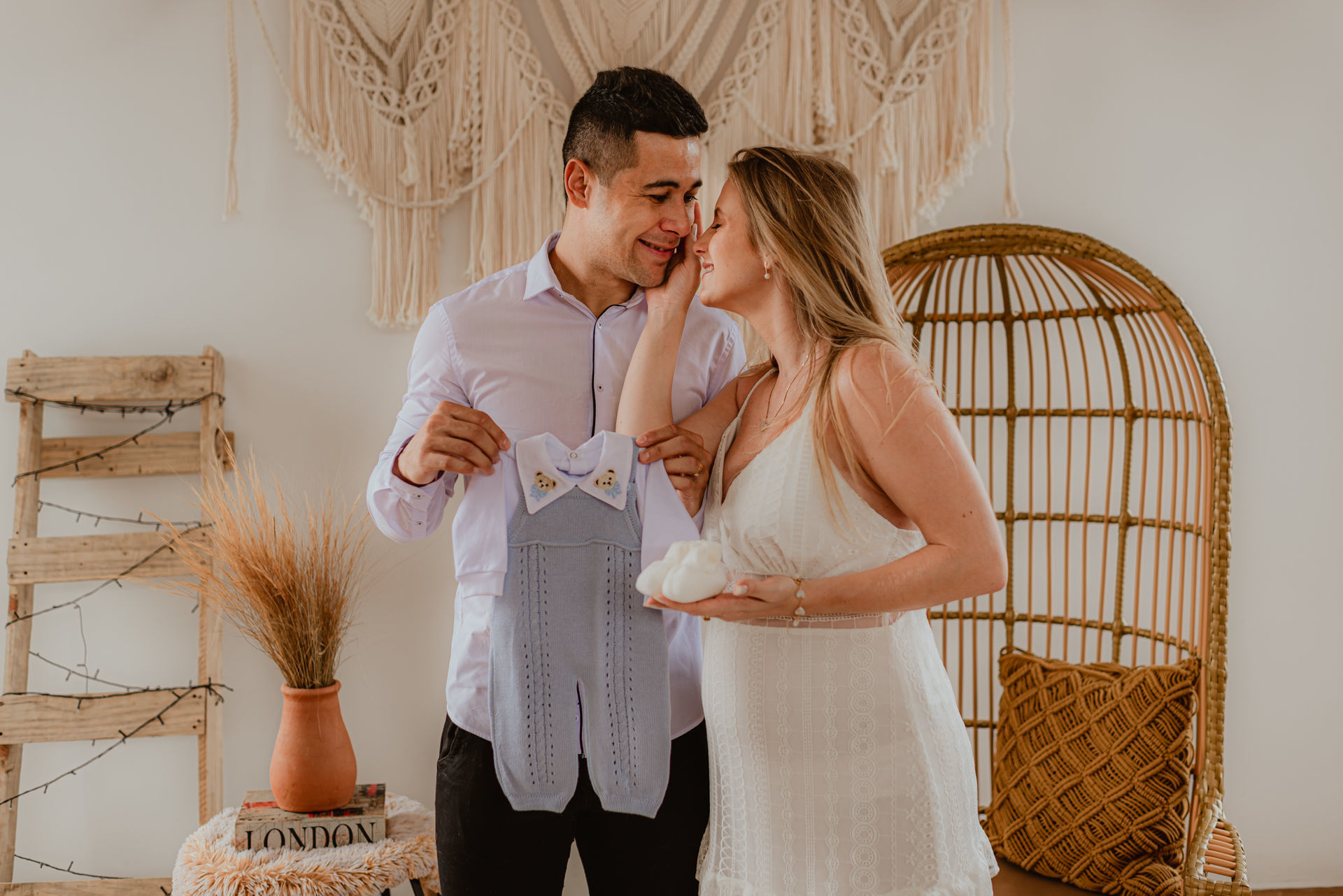 Foto Ensaio de Gestante no RevoLoft Estúdio Fotográfico e Experiências Intimistas - Gabriela e Bruno à espera de Benjamin - Imagem 22