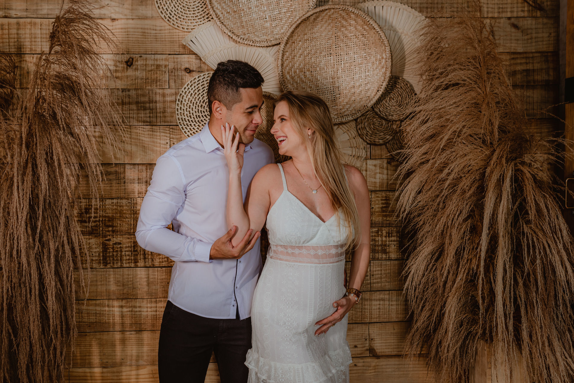 Foto Ensaio de Gestante no RevoLoft Estúdio Fotográfico e Experiências Intimistas - Gabriela e Bruno à espera de Benjamin - Imagem 17