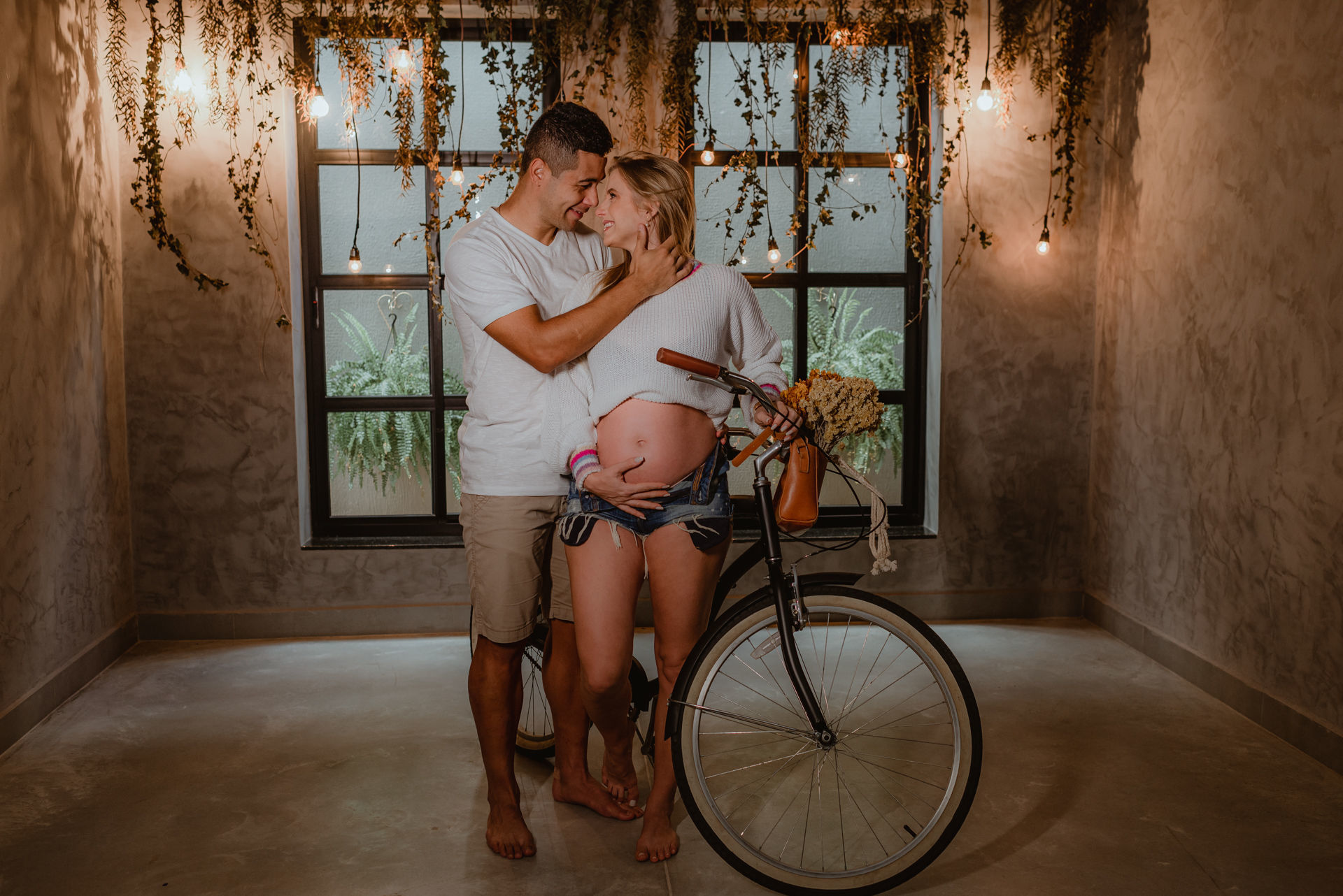 Foto Ensaio de Gestante no RevoLoft Estúdio Fotográfico e Experiências Intimistas - Gabriela e Bruno à espera de Benjamin - Imagem 15