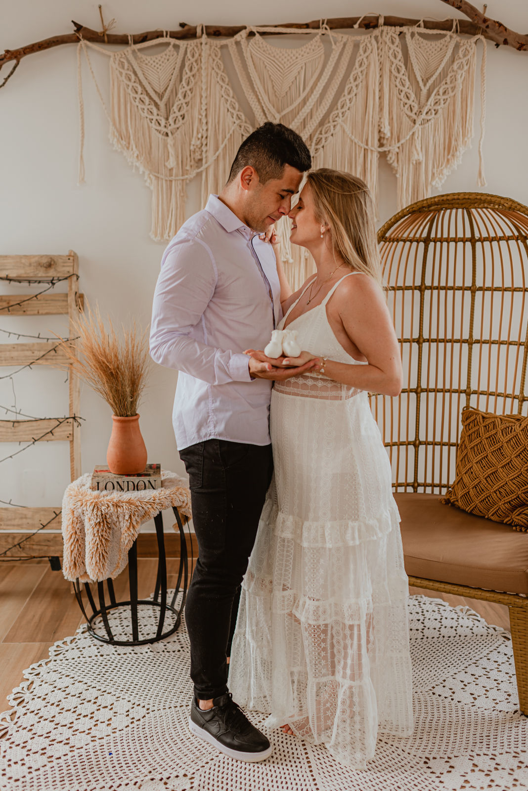 Foto Ensaio de Gestante no RevoLoft Estúdio Fotográfico e Experiências Intimistas - Gabriela e Bruno à espera de Benjamin - Imagem 25