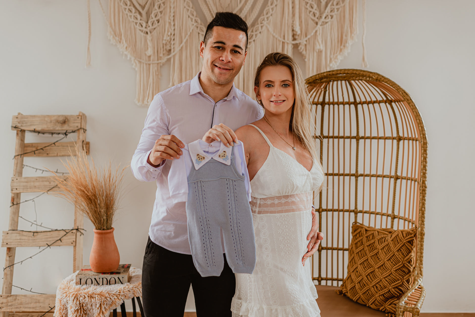 Foto Ensaio de Gestante no RevoLoft Estúdio Fotográfico e Experiências Intimistas - Gabriela e Bruno à espera de Benjamin - Imagem 23