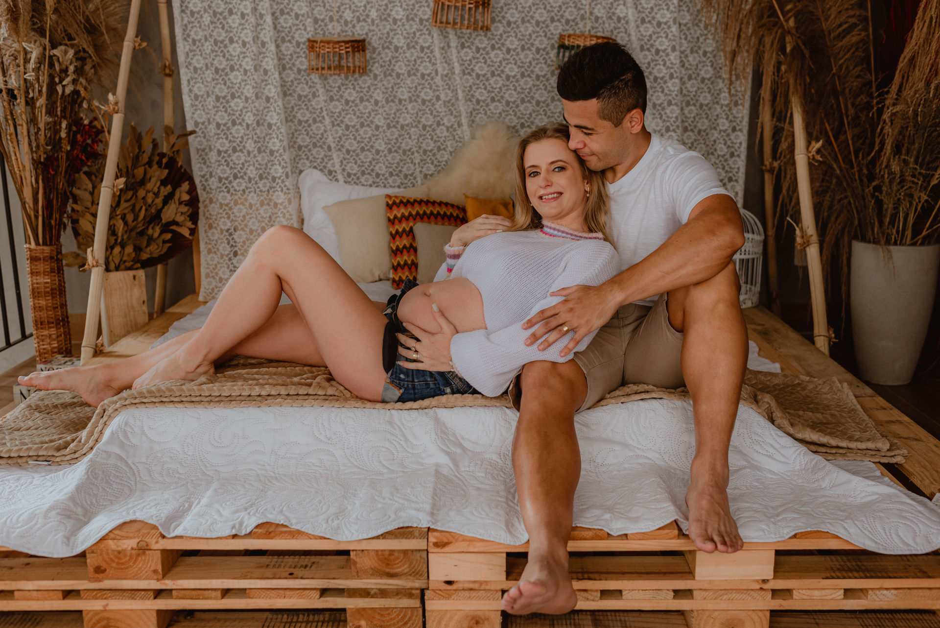 Foto Ensaio de Gestante no RevoLoft Estúdio Fotográfico e Experiências Intimistas - Gabriela e Bruno à espera de Benjamin - Imagem 13