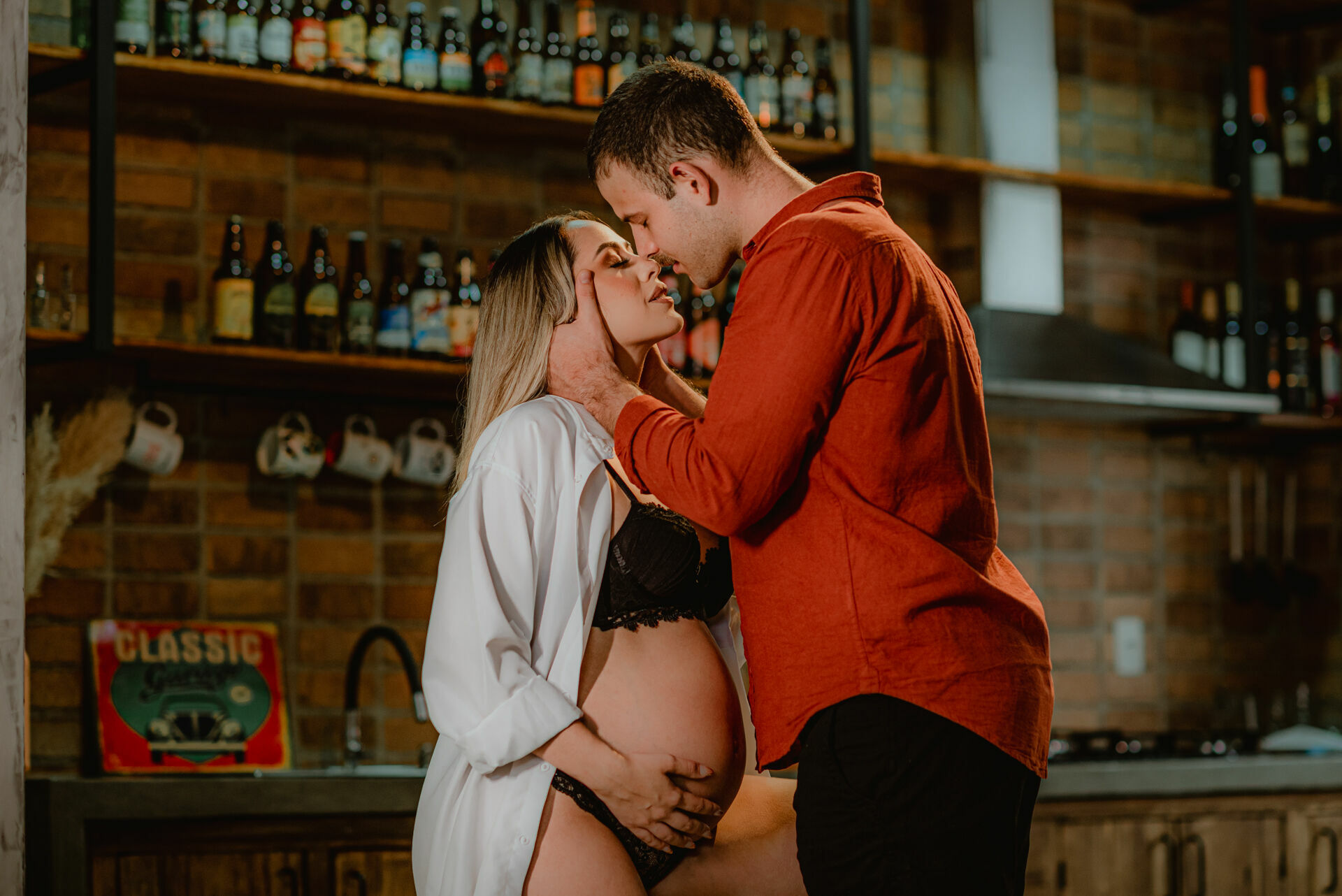 Foto Ensaio Fotográfico de Gestante em Estúdio Estilo Industrial - Revoloft - Helô e Marcelo - Imagem 16