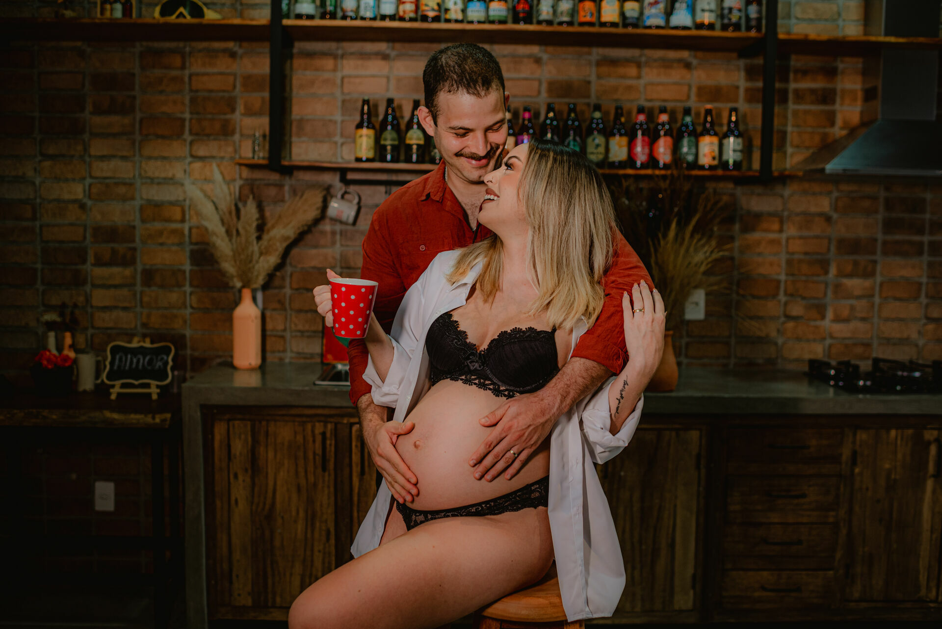 Foto Ensaio Fotográfico de Gestante em Estúdio Estilo Industrial - Revoloft - Helô e Marcelo - Imagem 15