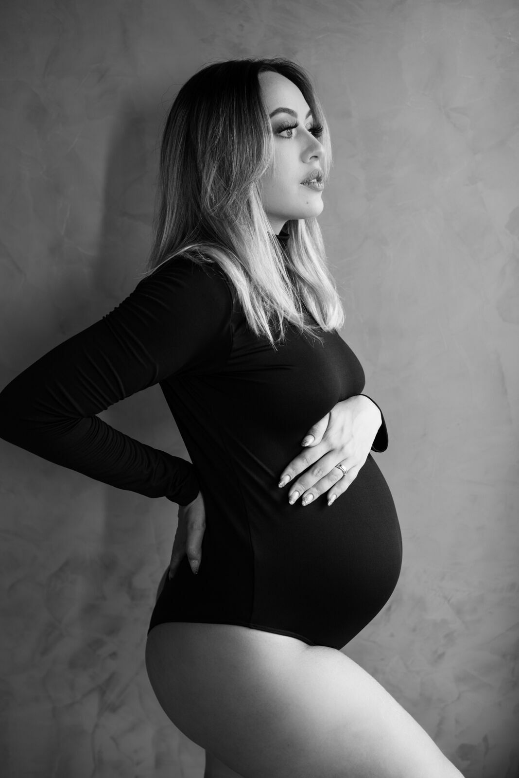Foto Ensaio Fotográfico de Gestante em Estúdio Estilo Industrial - Revoloft - Helô e Marcelo - Imagem 24