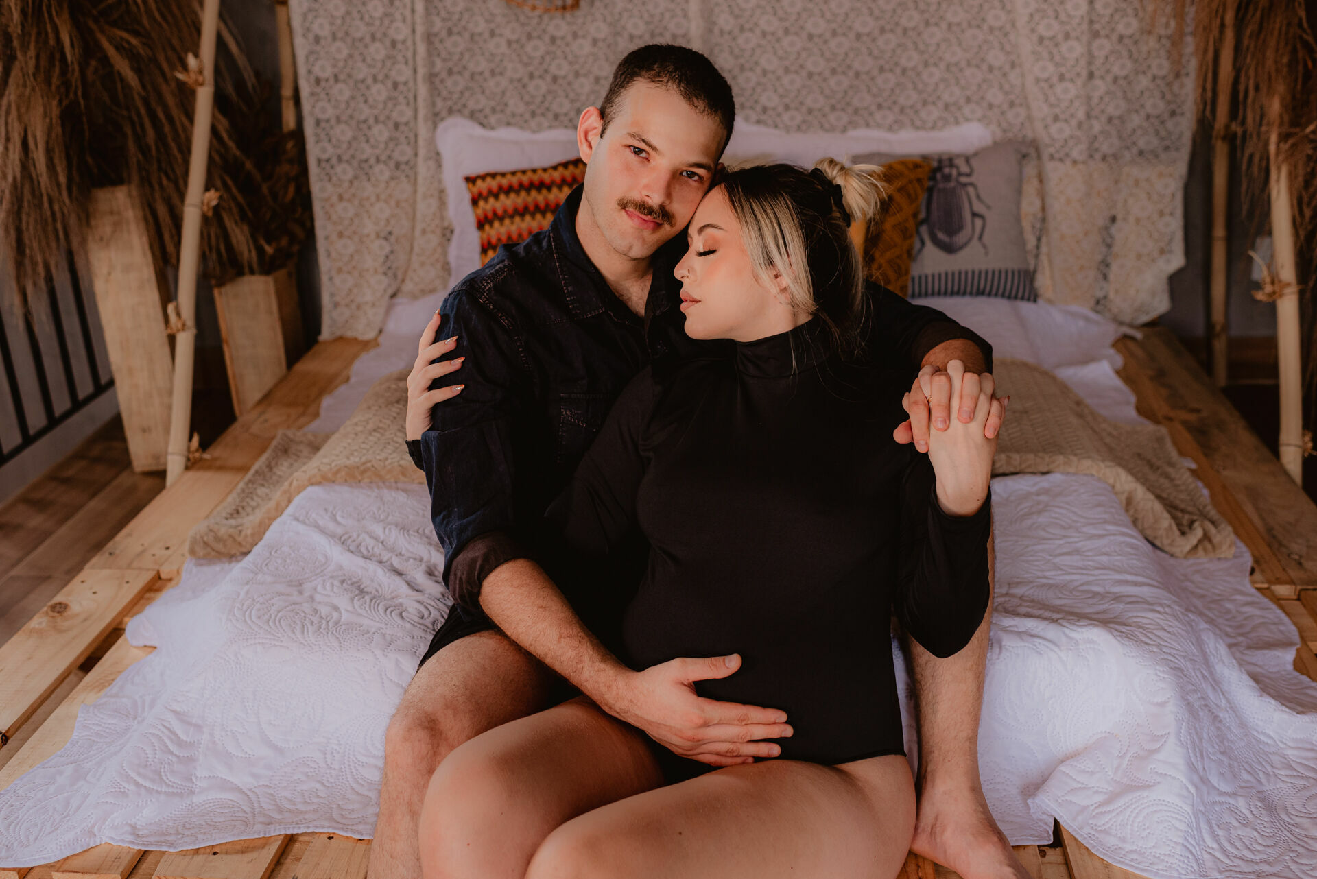 Foto Ensaio Fotográfico de Gestante em Estúdio Estilo Industrial - Revoloft - Helô e Marcelo - Imagem 21