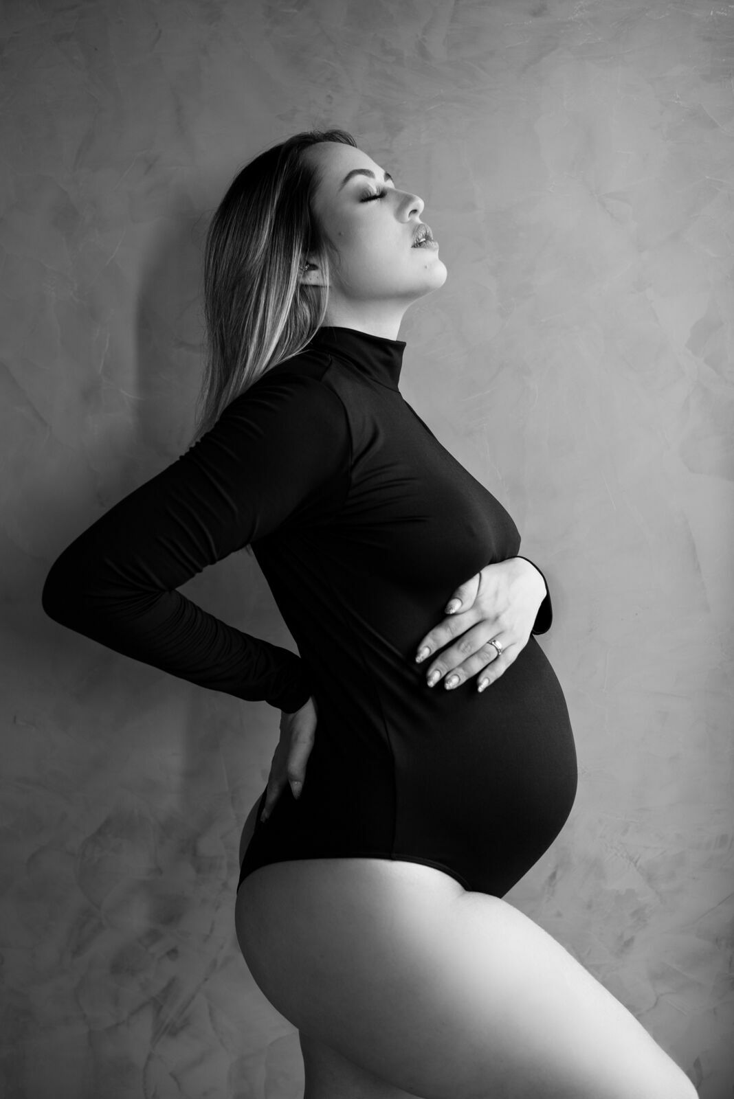 Foto Ensaio Fotográfico de Gestante em Estúdio Estilo Industrial - Revoloft - Helô e Marcelo - Imagem 25