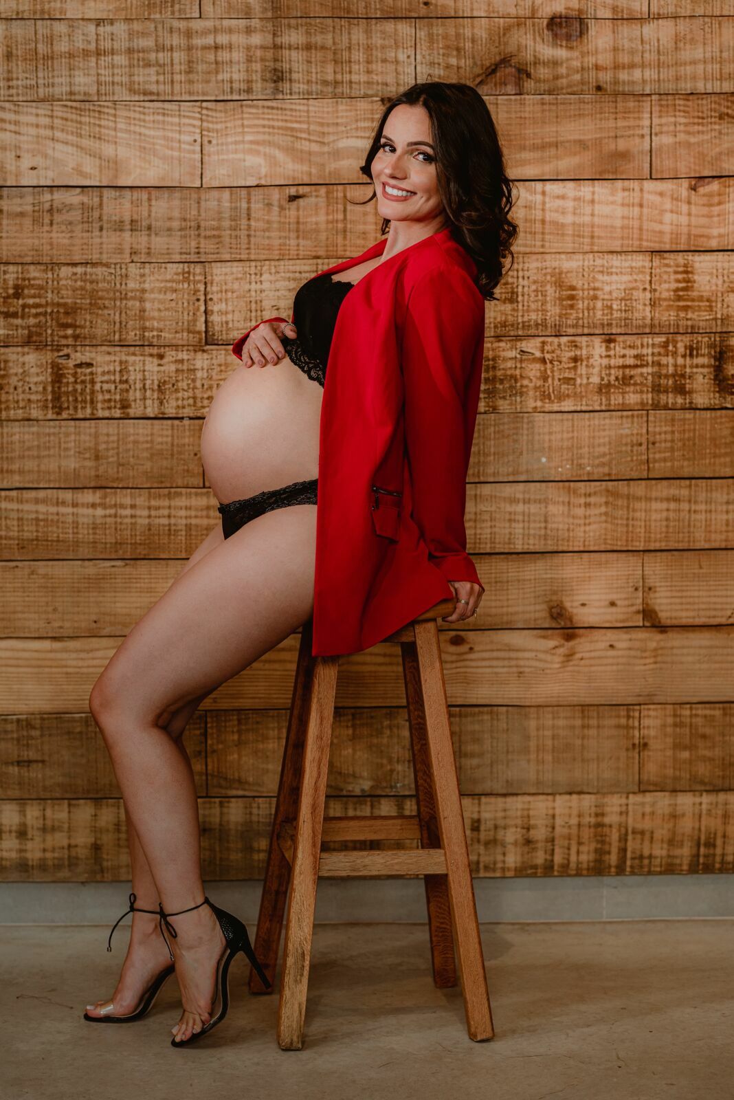 Foto Ensaio fotográfico gestante em Studio - Studio Revoloft em Goiás - pet friendly - Imagem 13