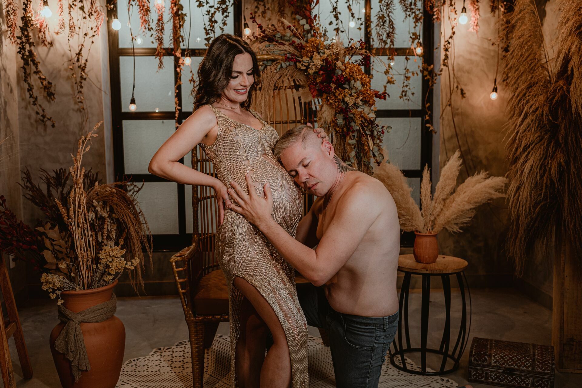 Foto Ensaio fotográfico gestante em Studio - Studio Revoloft em Goiás - pet friendly - Imagem 3