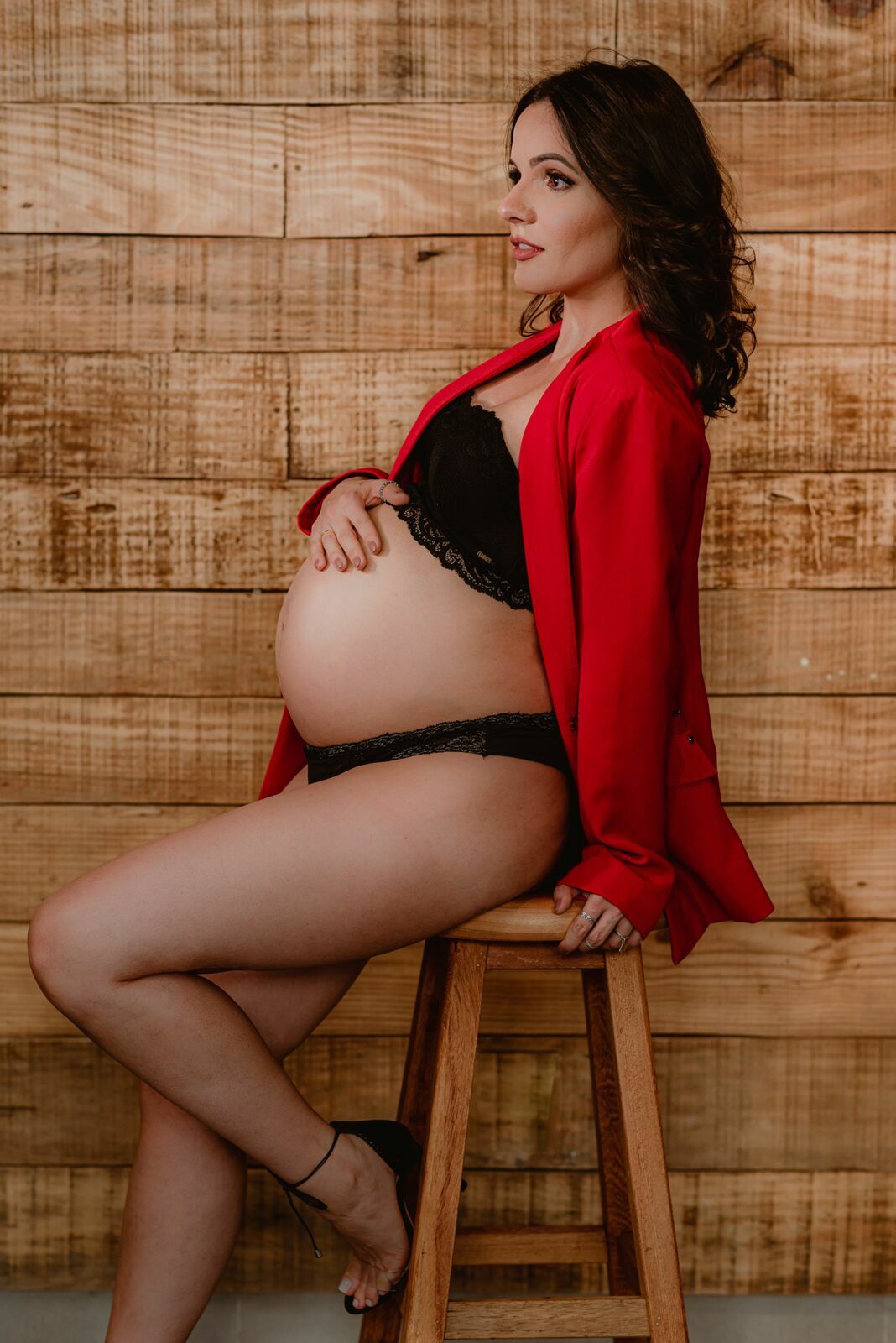 Foto Ensaio fotográfico gestante em Studio - Studio Revoloft em Goiás - pet friendly - Imagem 15