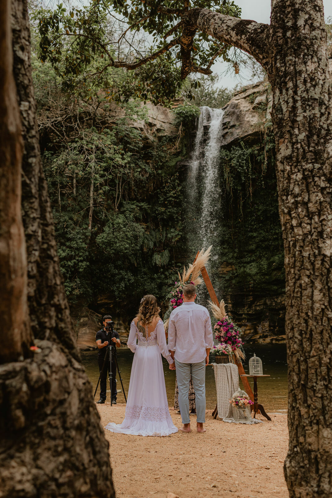 Foto Casamento Intimista na Cachoeira do Abade em Pirenópolis de Goiás - Luanna e Marcelo - Imagem 38