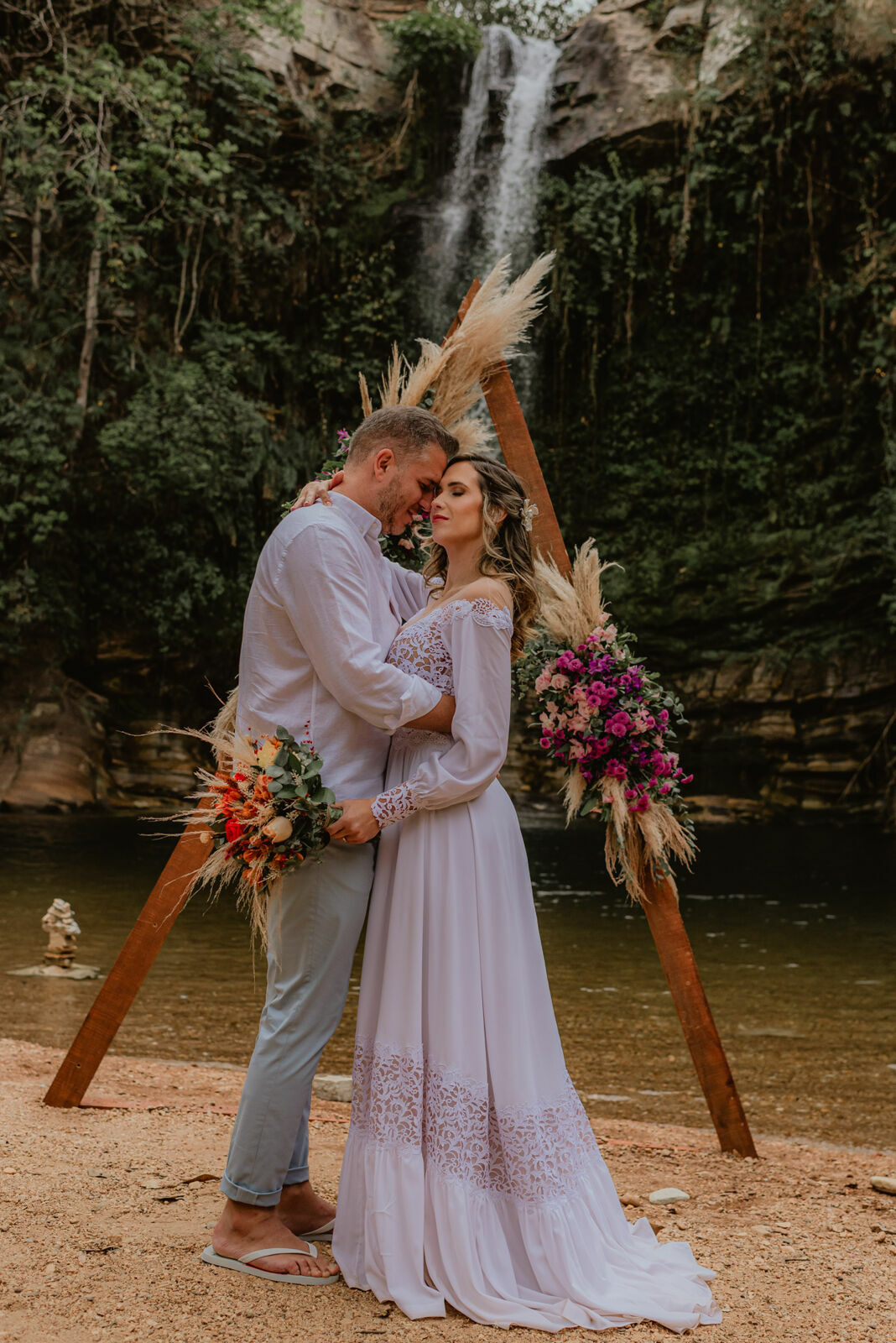 Foto Casamento Intimista na Cachoeira do Abade em Pirenópolis de Goiás - Luanna e Marcelo - Imagem 83