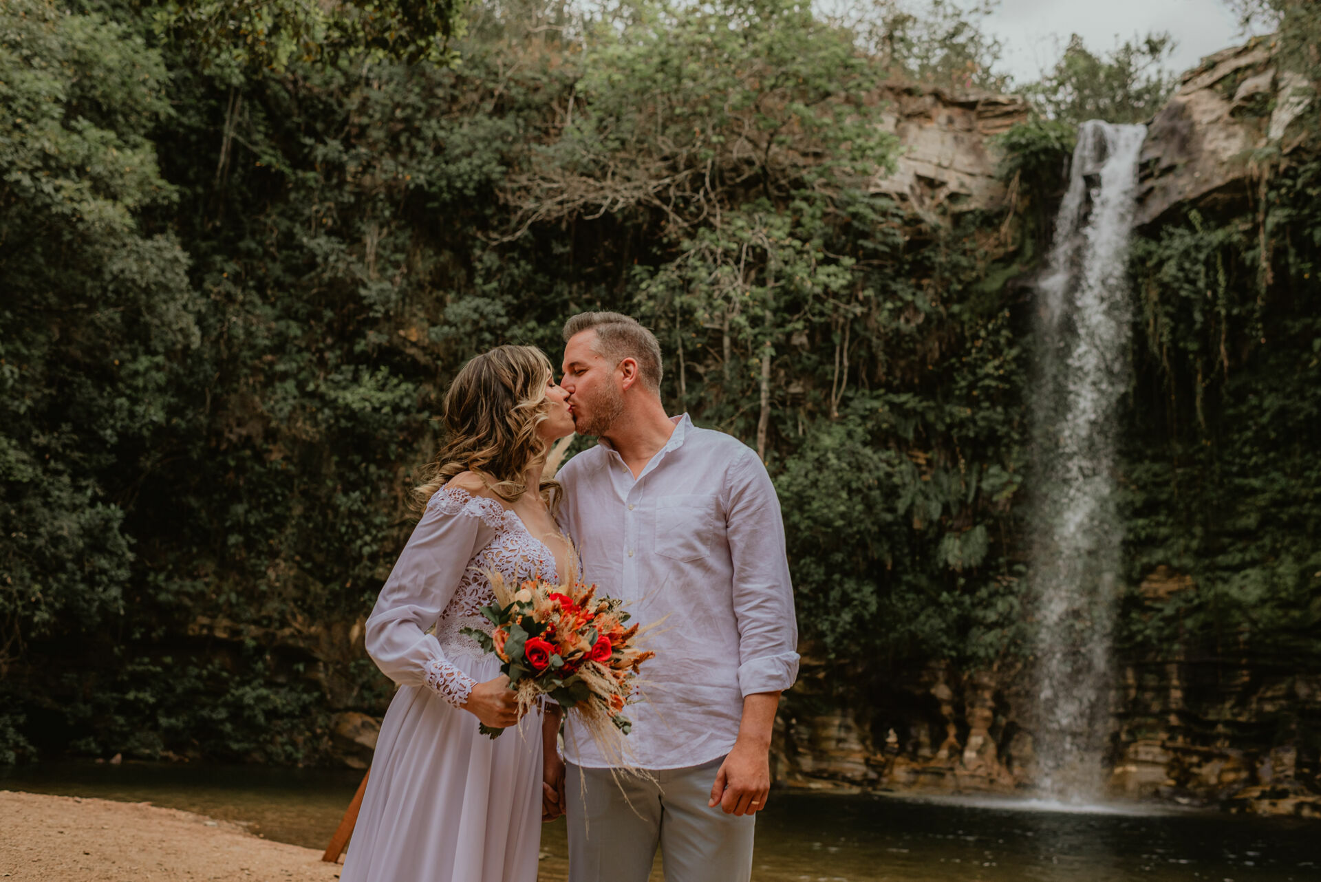 Foto Casamento Intimista na Cachoeira do Abade em Pirenópolis de Goiás - Luanna e Marcelo - Imagem 80