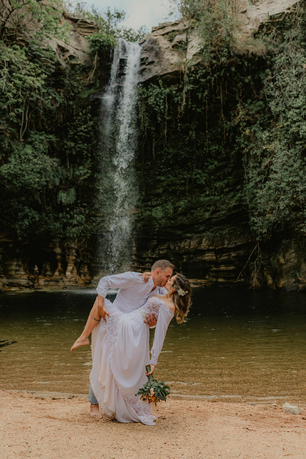 Foto Casamento Intimista na Cachoeira do Abade em Pirenópolis de Goiás - Luanna e Marcelo - Imagem 95