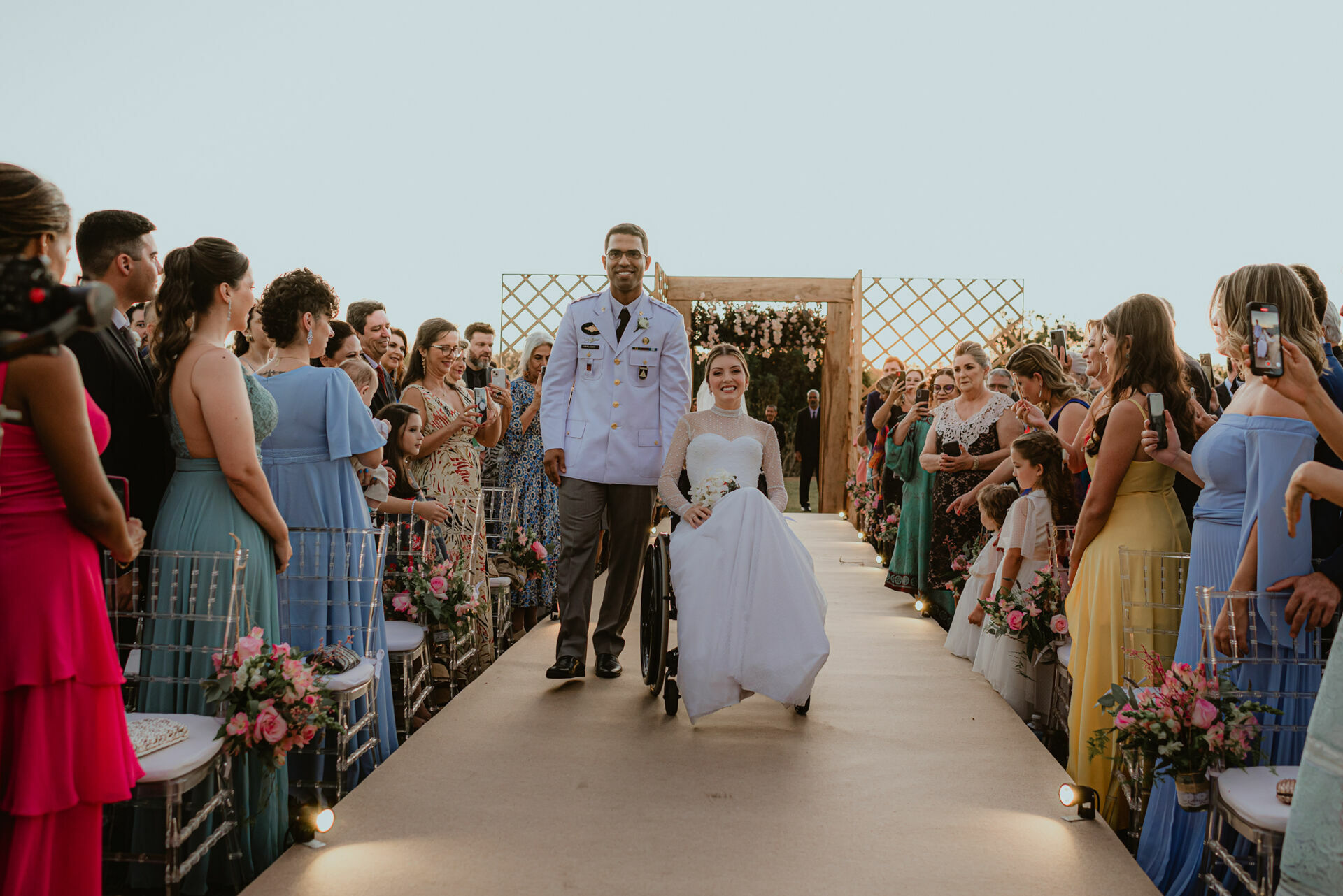 Foto Paraquedista que ficou tetraplégica se casa em uma linda cerimônia em fim de tarde na Fazenda Nova Conceição em Goiás - Raquel e Lages - Imagem 52