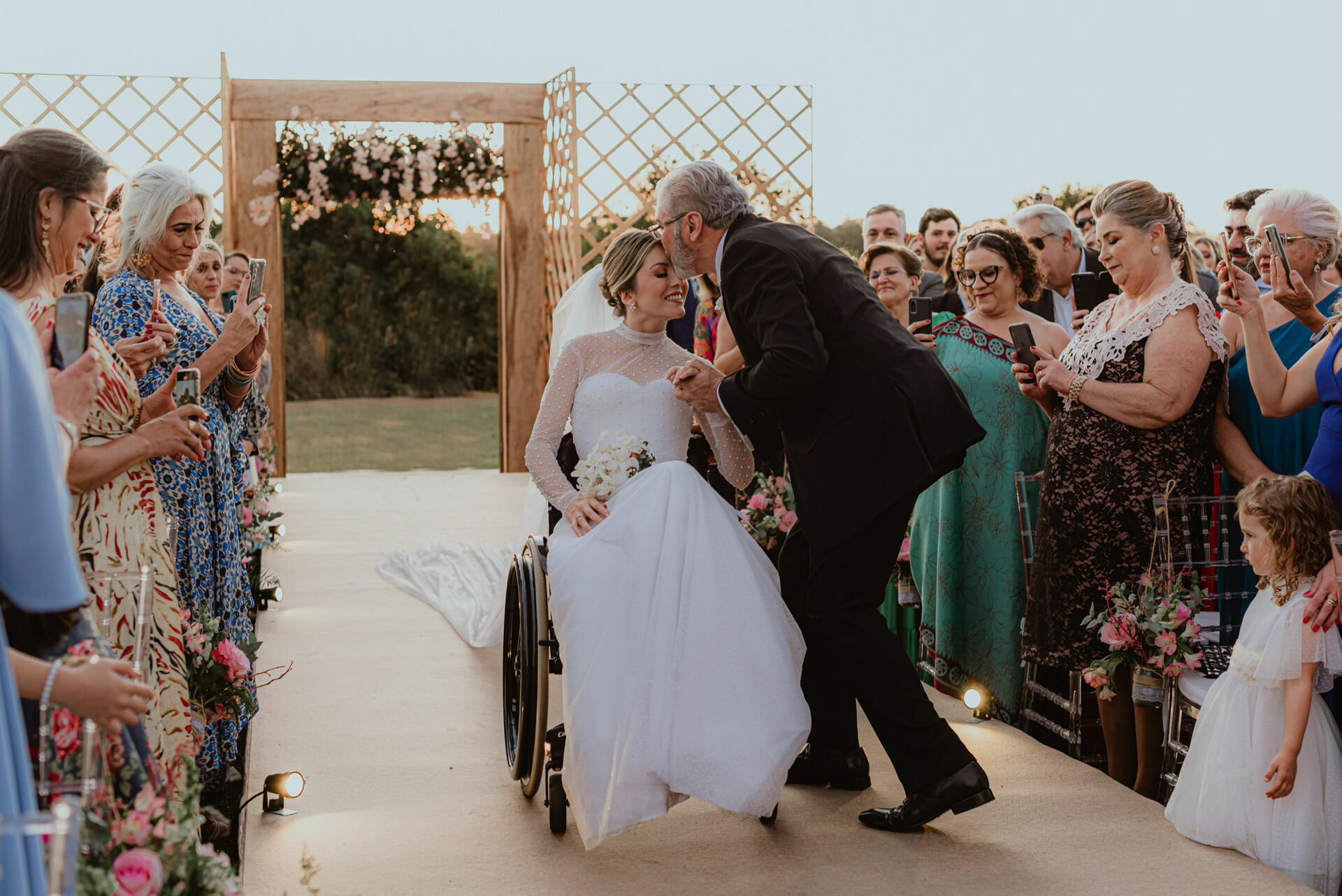 Foto Paraquedista que ficou tetraplégica se casa em uma linda cerimônia em fim de tarde na Fazenda Nova Conceição em Goiás - Raquel e Lages - Imagem 50
