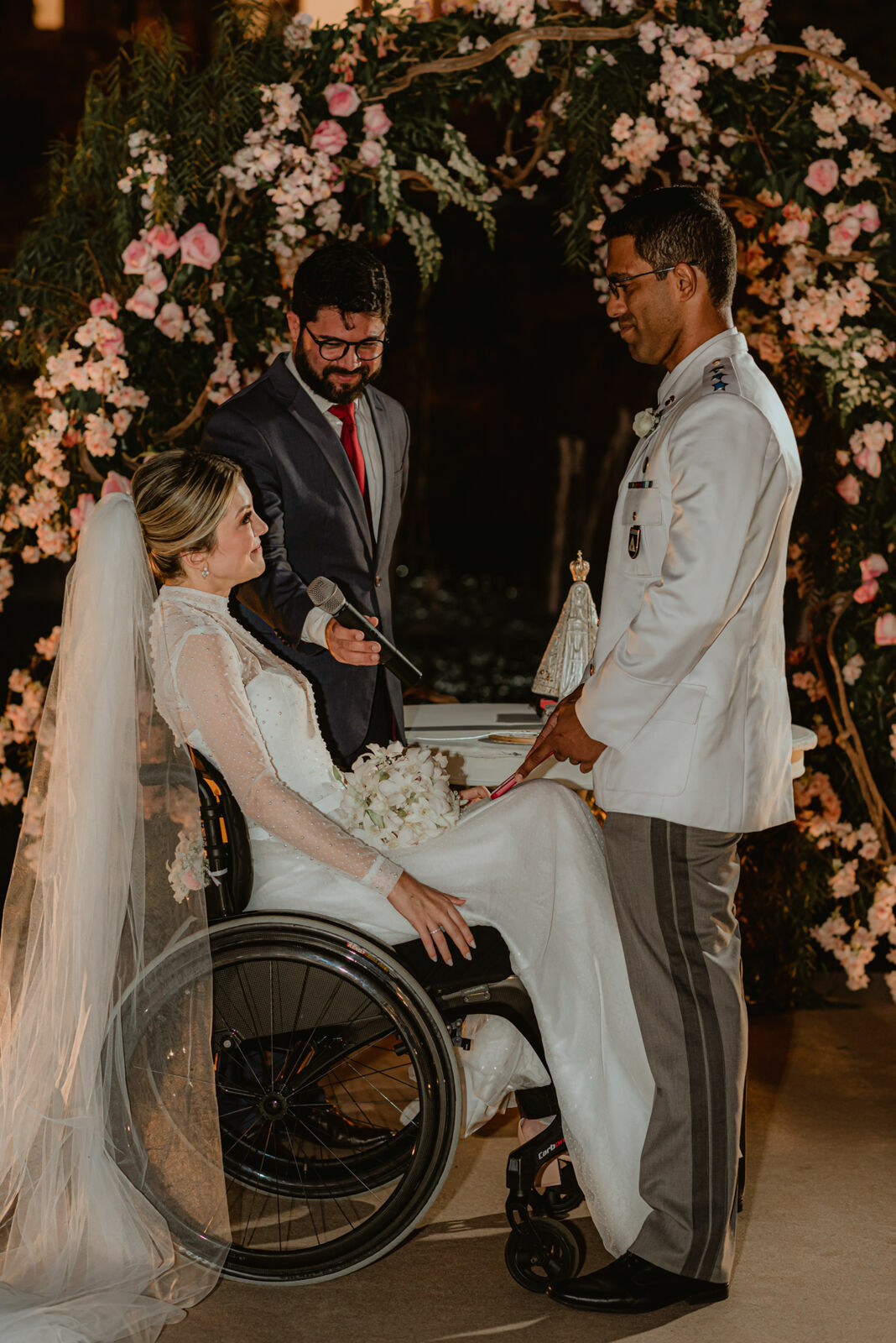 Foto Paraquedista que ficou tetraplégica se casa em uma linda cerimônia em fim de tarde na Fazenda Nova Conceição em Goiás - Raquel e Lages - Imagem 59