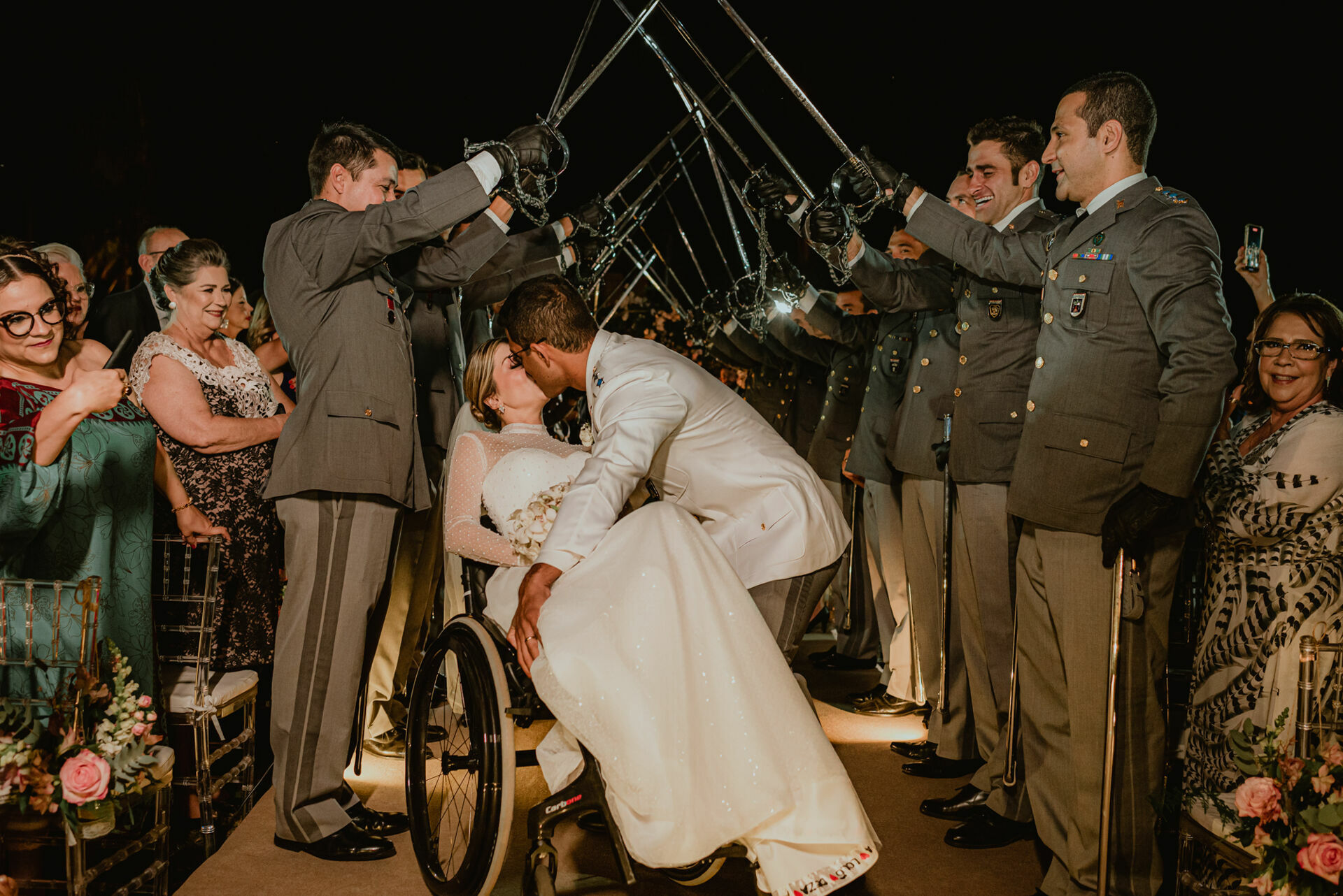 Foto Paraquedista que ficou tetraplégica se casa em uma linda cerimônia em fim de tarde na Fazenda Nova Conceição em Goiás - Raquel e Lages - Imagem 61