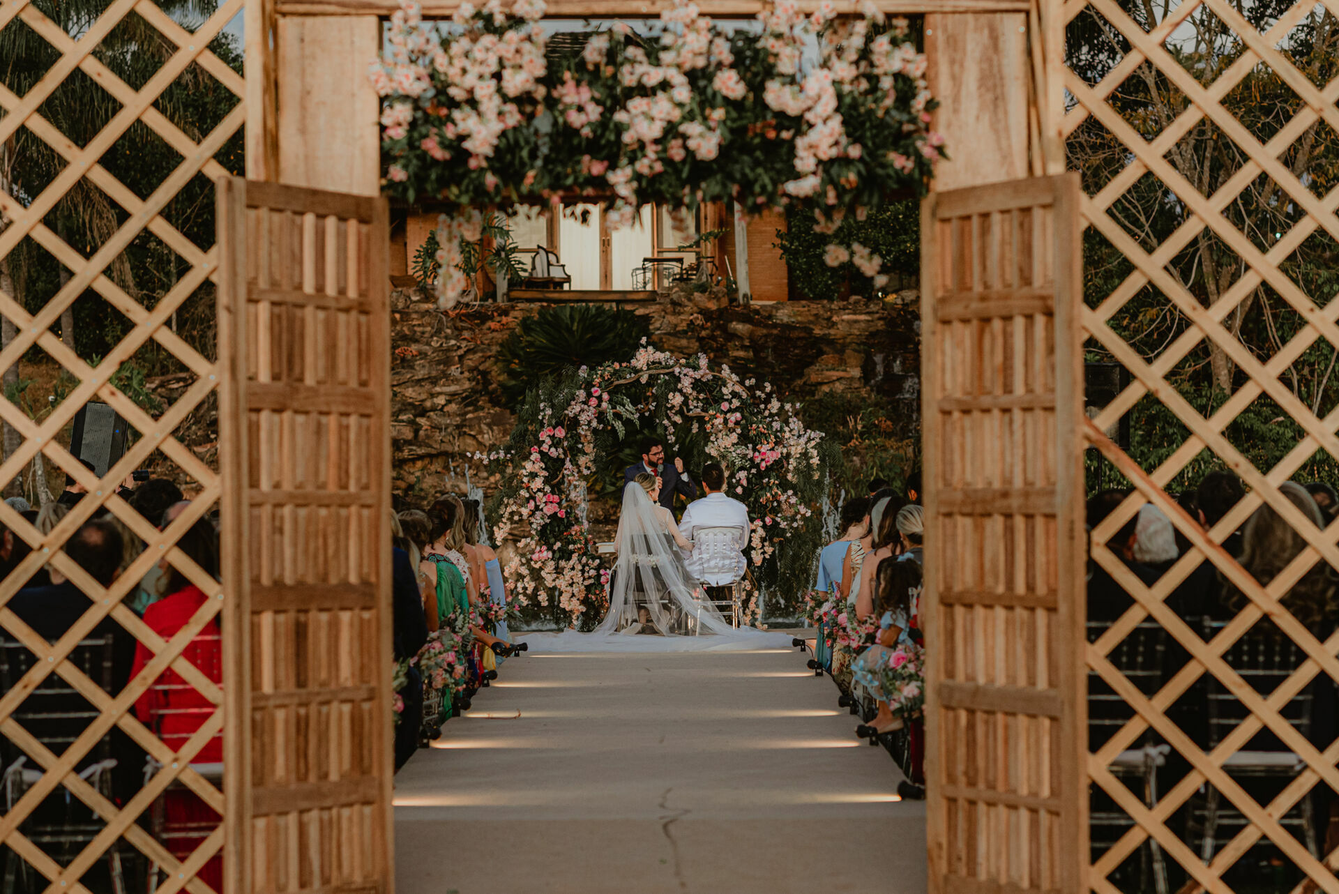Foto Paraquedista que ficou tetraplégica se casa em uma linda cerimônia em fim de tarde na Fazenda Nova Conceição em Goiás - Raquel e Lages - Imagem 56