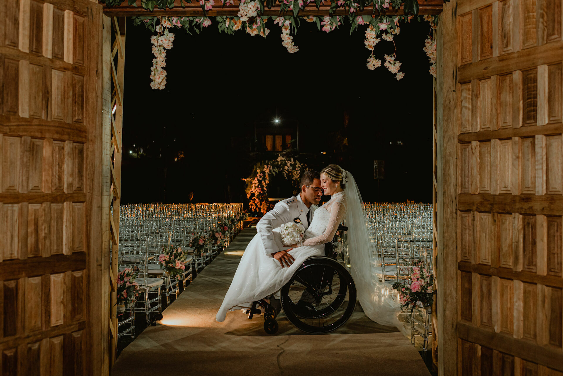 Foto Paraquedista que ficou tetraplégica se casa em uma linda cerimônia em fim de tarde na Fazenda Nova Conceição em Goiás - Raquel e Lages - Imagem 65