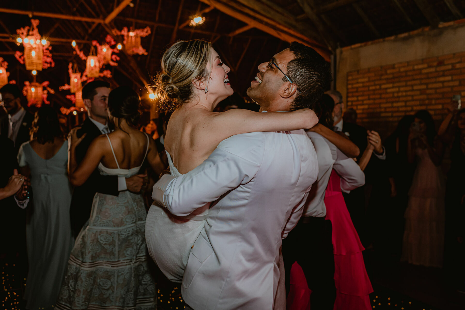 Foto Paraquedista que ficou tetraplégica se casa em uma linda cerimônia em fim de tarde na Fazenda Nova Conceição em Goiás - Raquel e Lages - Imagem 113