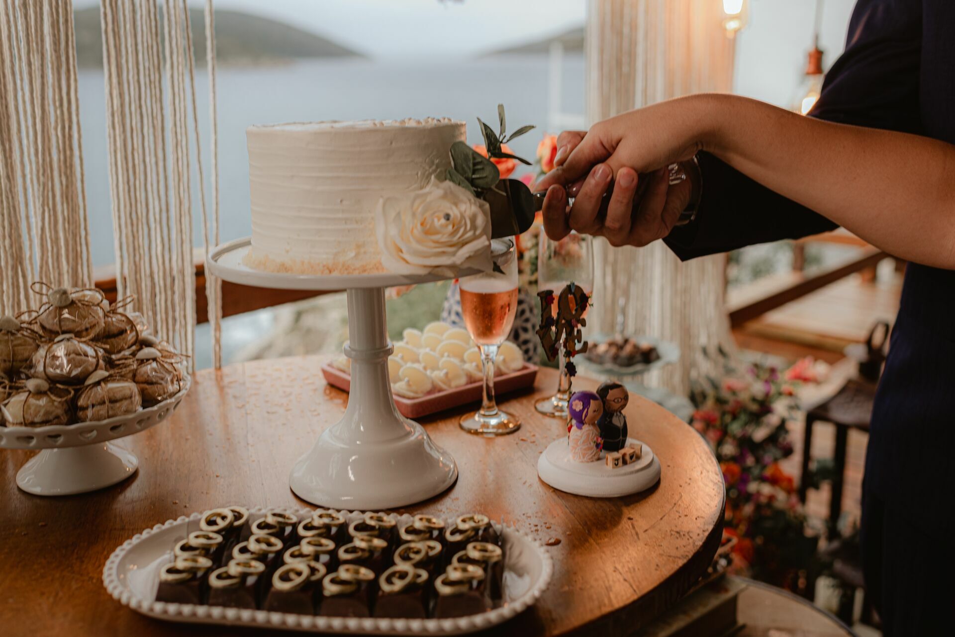 Foto Elopement Wedding em Arraial do Cabo com uma vista para o mar - Jéssica e Victor - Imagem 92