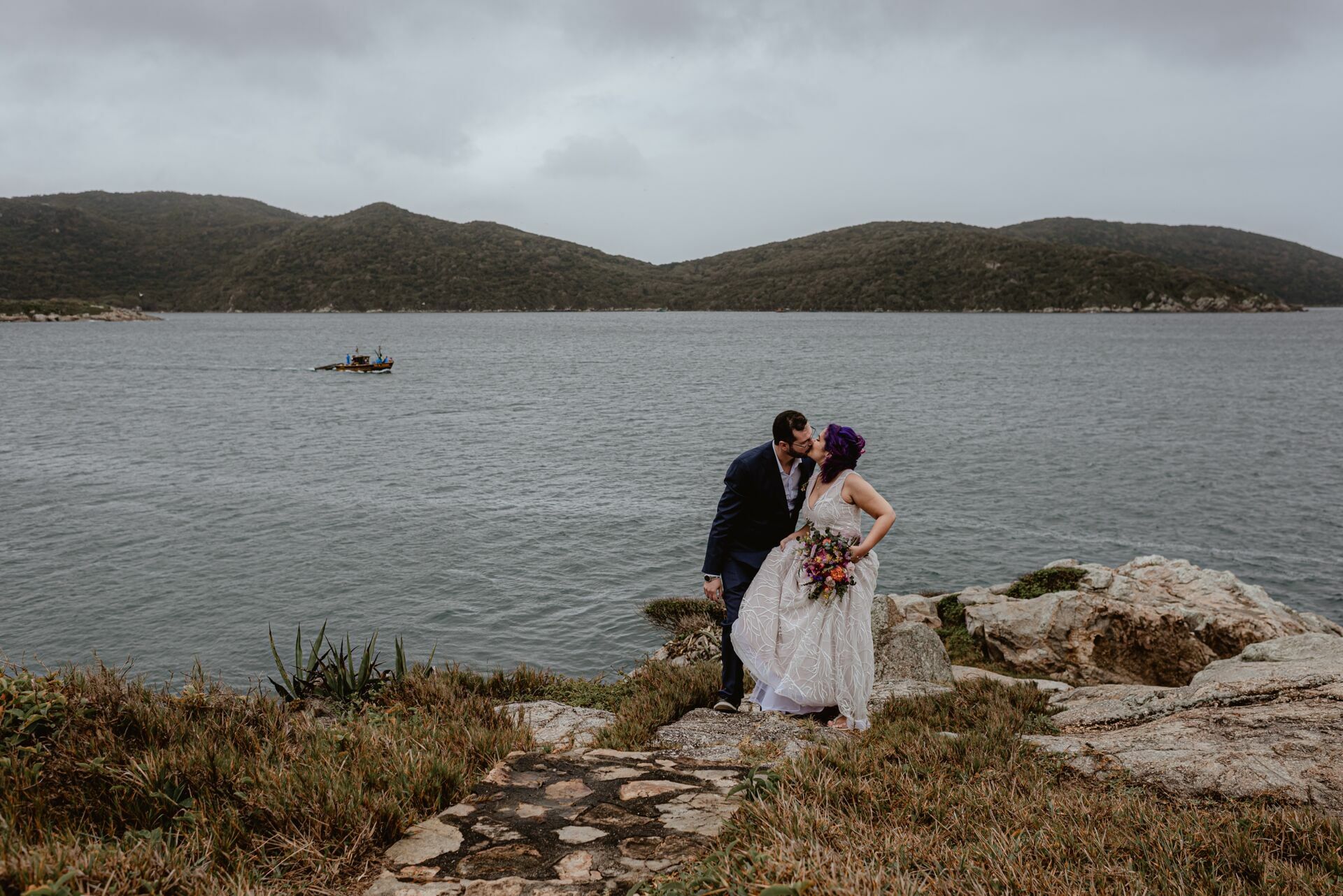 Foto Elopement Wedding em Arraial do Cabo com uma vista para o mar - Jéssica e Victor - Imagem 67