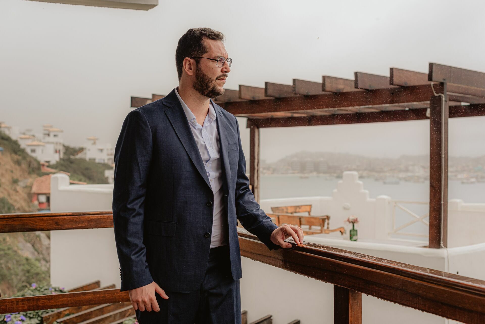 Foto Elopement Wedding em Arraial do Cabo com uma vista para o mar - Jéssica e Victor - Imagem 28