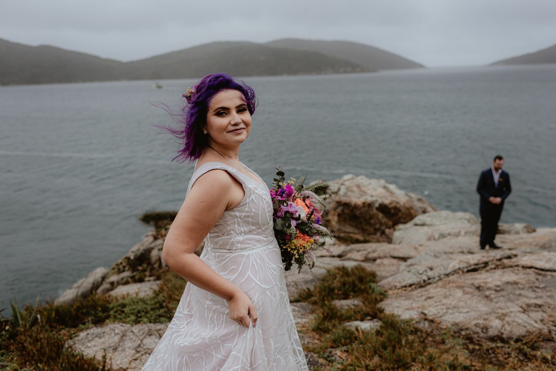 Foto Elopement Wedding em Arraial do Cabo com uma vista para o mar - Jéssica e Victor - Imagem 52