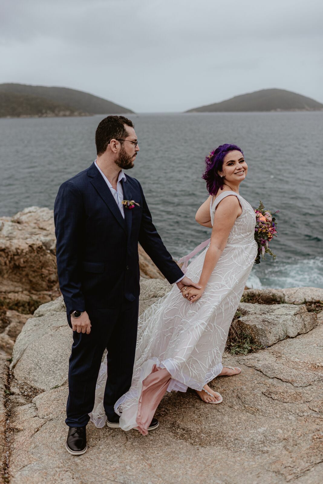 Foto Elopement Wedding em Arraial do Cabo com uma vista para o mar - Jéssica e Victor - Imagem 75