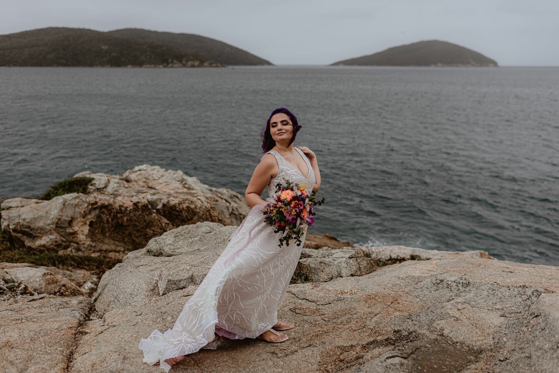 Foto Elopement Wedding em Arraial do Cabo com uma vista para o mar - Jéssica e Victor - Imagem 76