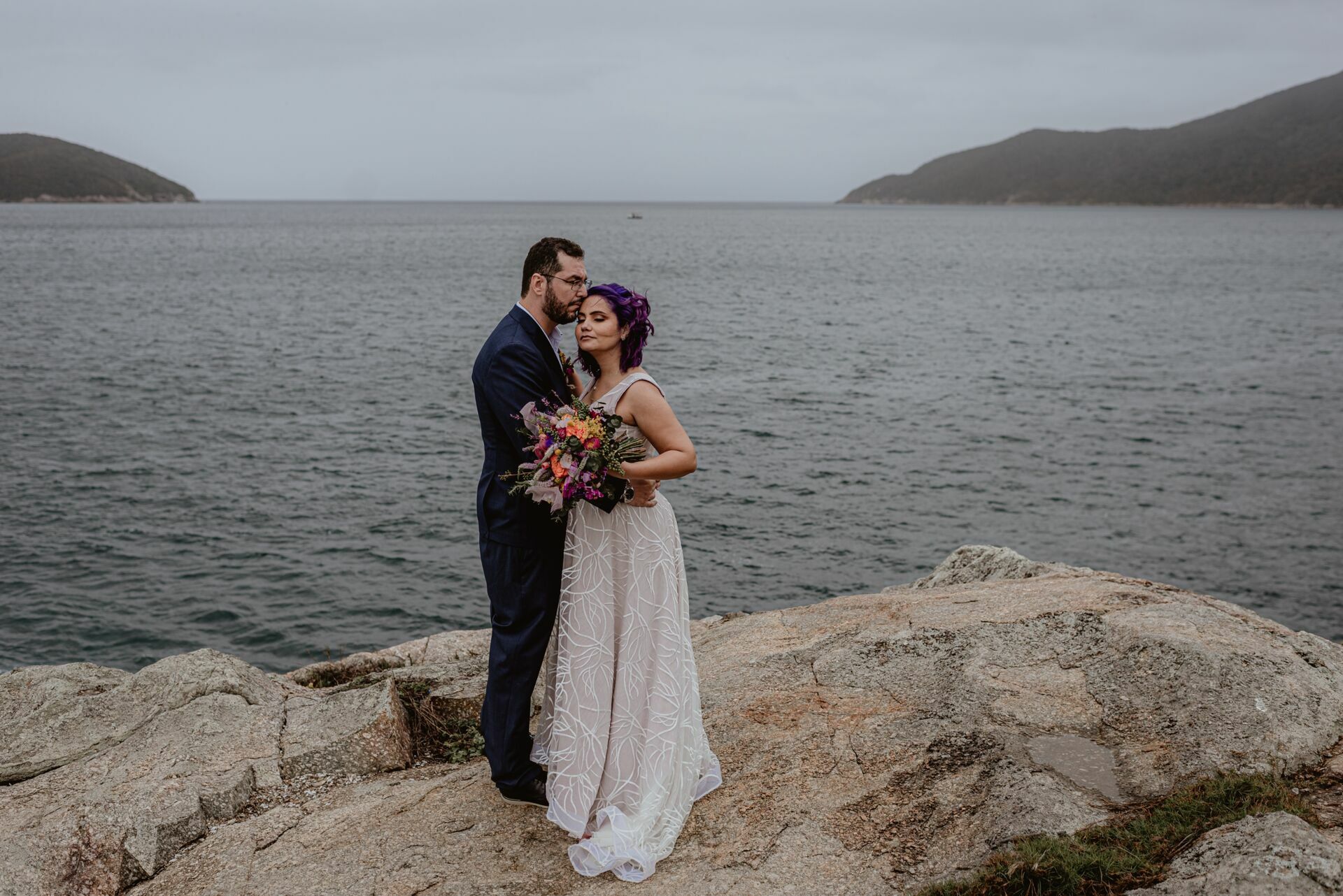 Foto Elopement Wedding em Arraial do Cabo com uma vista para o mar - Jéssica e Victor - Imagem 71