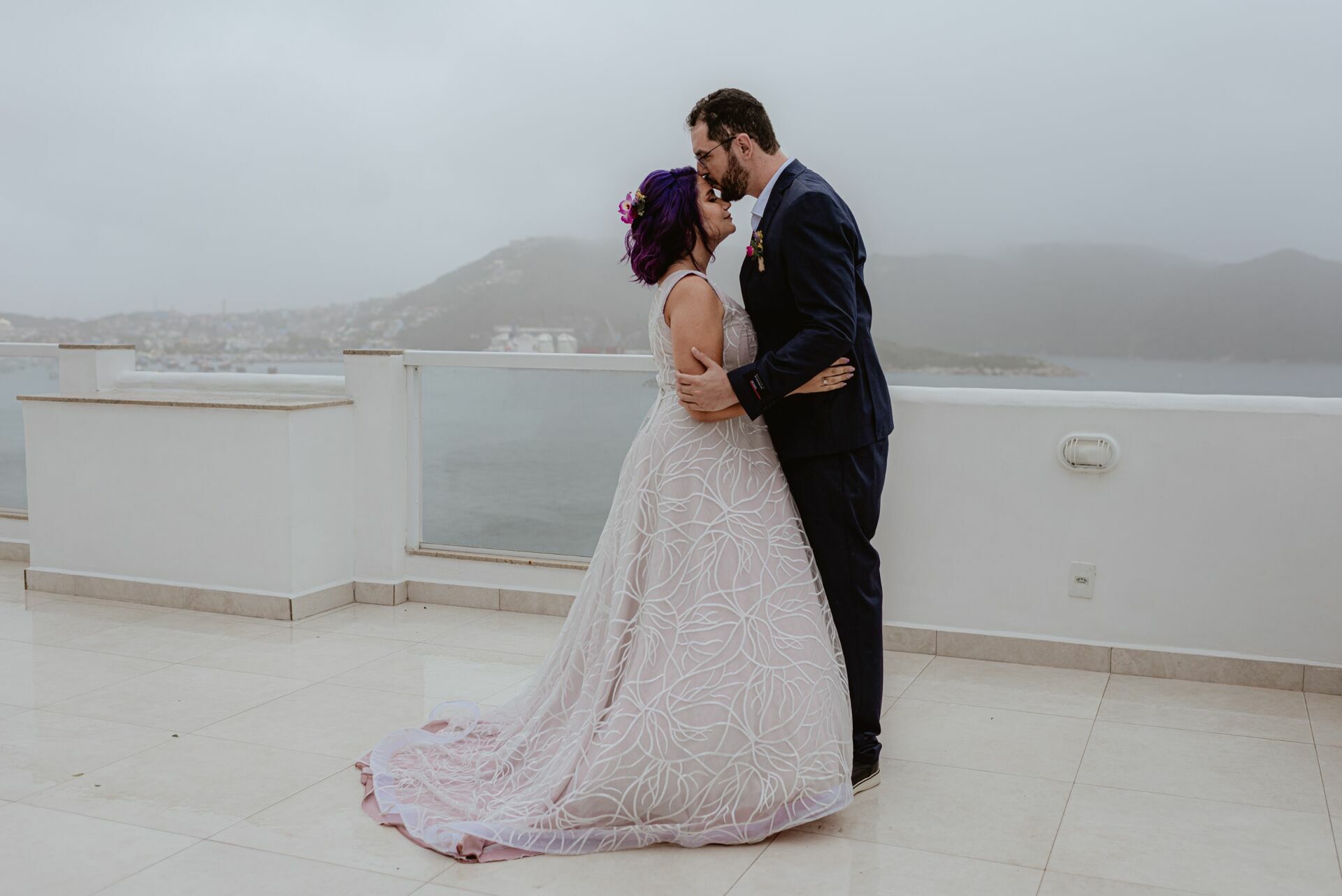 Foto Elopement Wedding em Arraial do Cabo com uma vista para o mar - Jéssica e Victor - Imagem 44