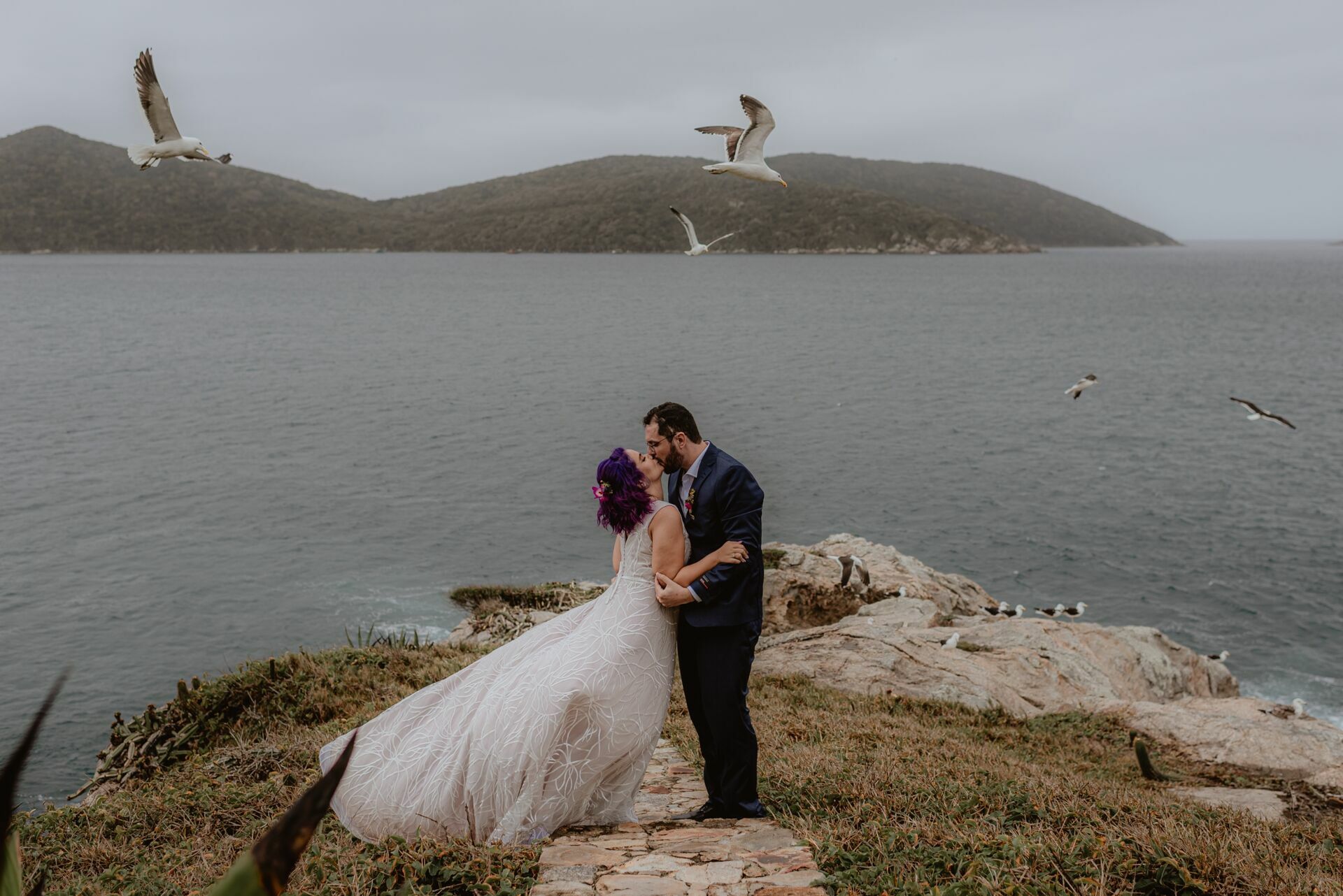 Foto Elopement Wedding em Arraial do Cabo com uma vista para o mar - Jéssica e Victor - Imagem 82
