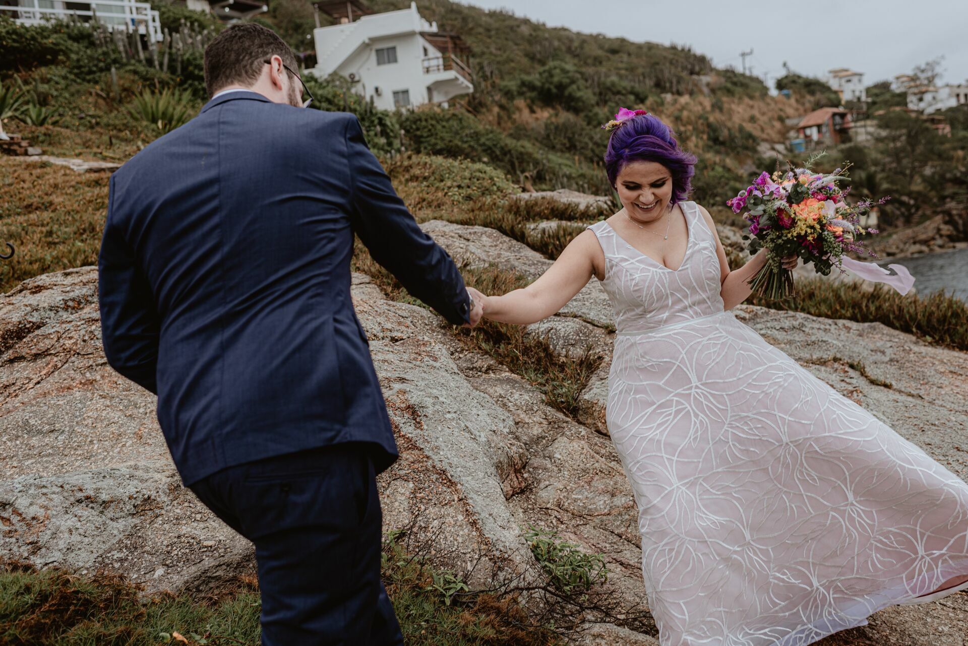 Foto Elopement Wedding em Arraial do Cabo com uma vista para o mar - Jéssica e Victor - Imagem 53