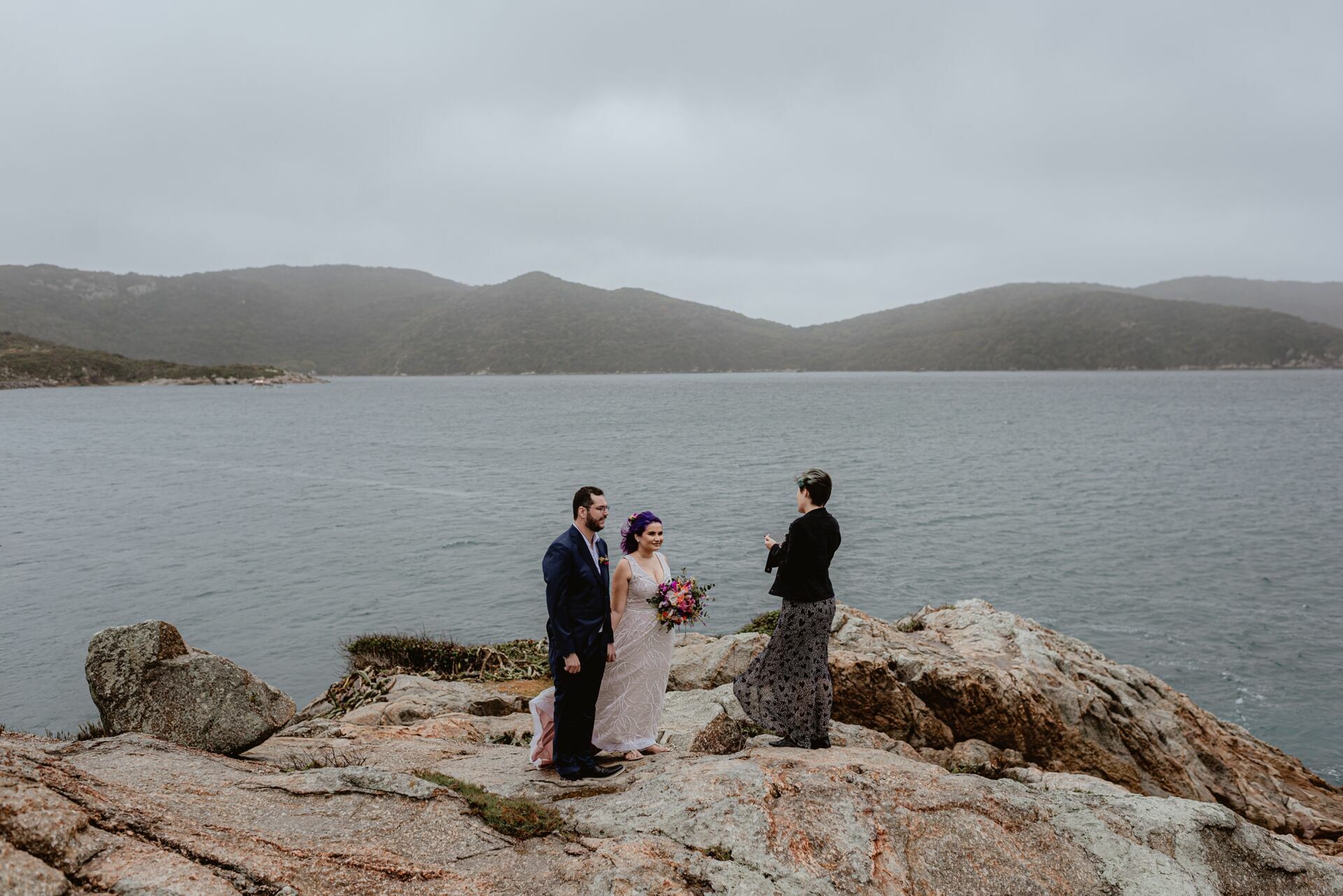 Foto Elopement Wedding em Arraial do Cabo com uma vista para o mar - Jéssica e Victor - Imagem 55