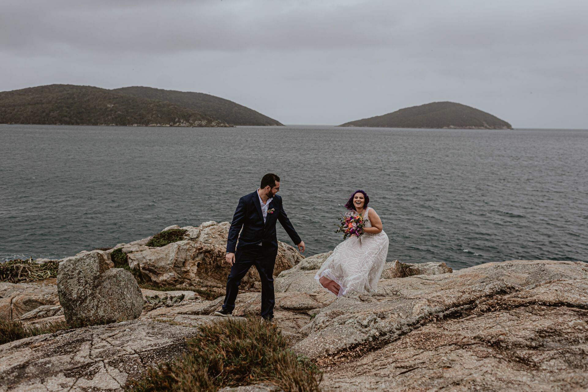 Foto Elopement Wedding em Arraial do Cabo com uma vista para o mar - Jéssica e Victor - Imagem 78