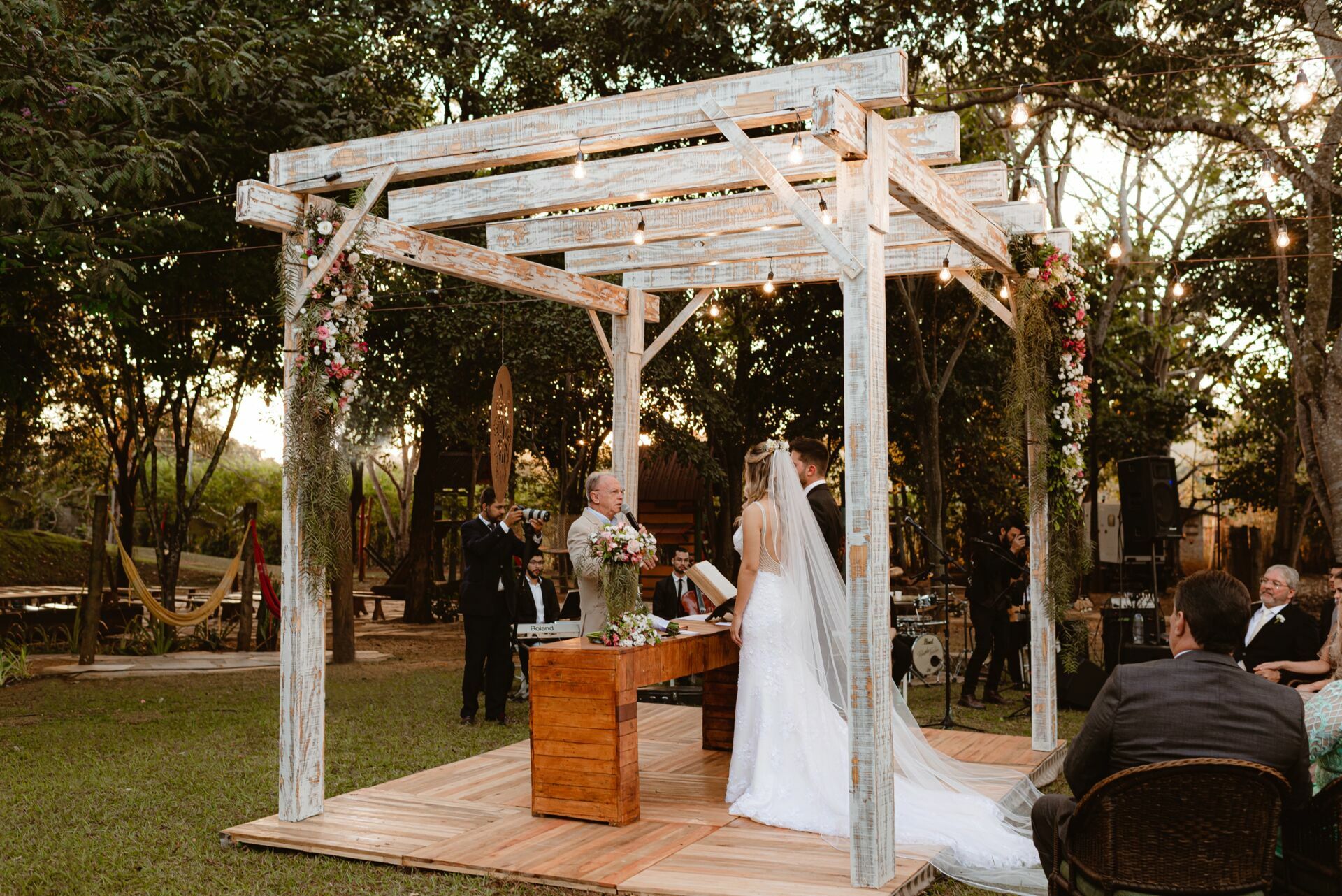 Foto Casamento Rústico em Fim de Tarde no Restaurante Brioso e Manhoso em Goiás - Ana e Pedro  - Imagem 36