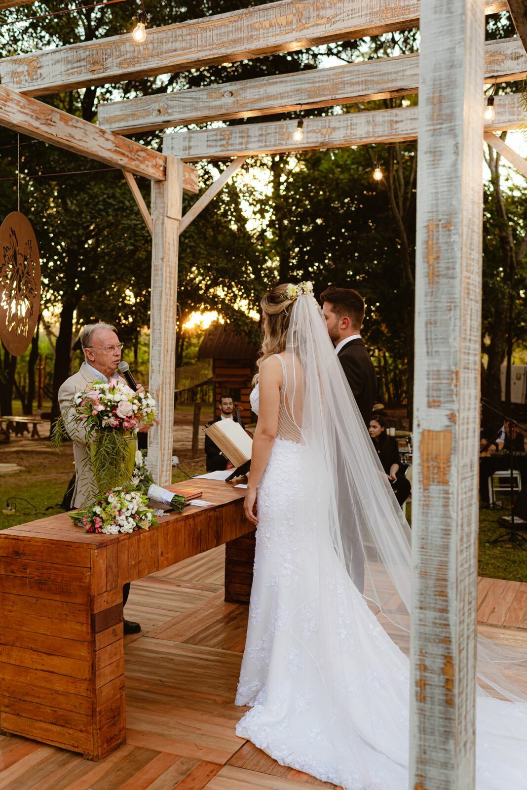 Foto Casamento Rústico em Fim de Tarde no Restaurante Brioso e Manhoso em Goiás - Ana e Pedro  - Imagem 37