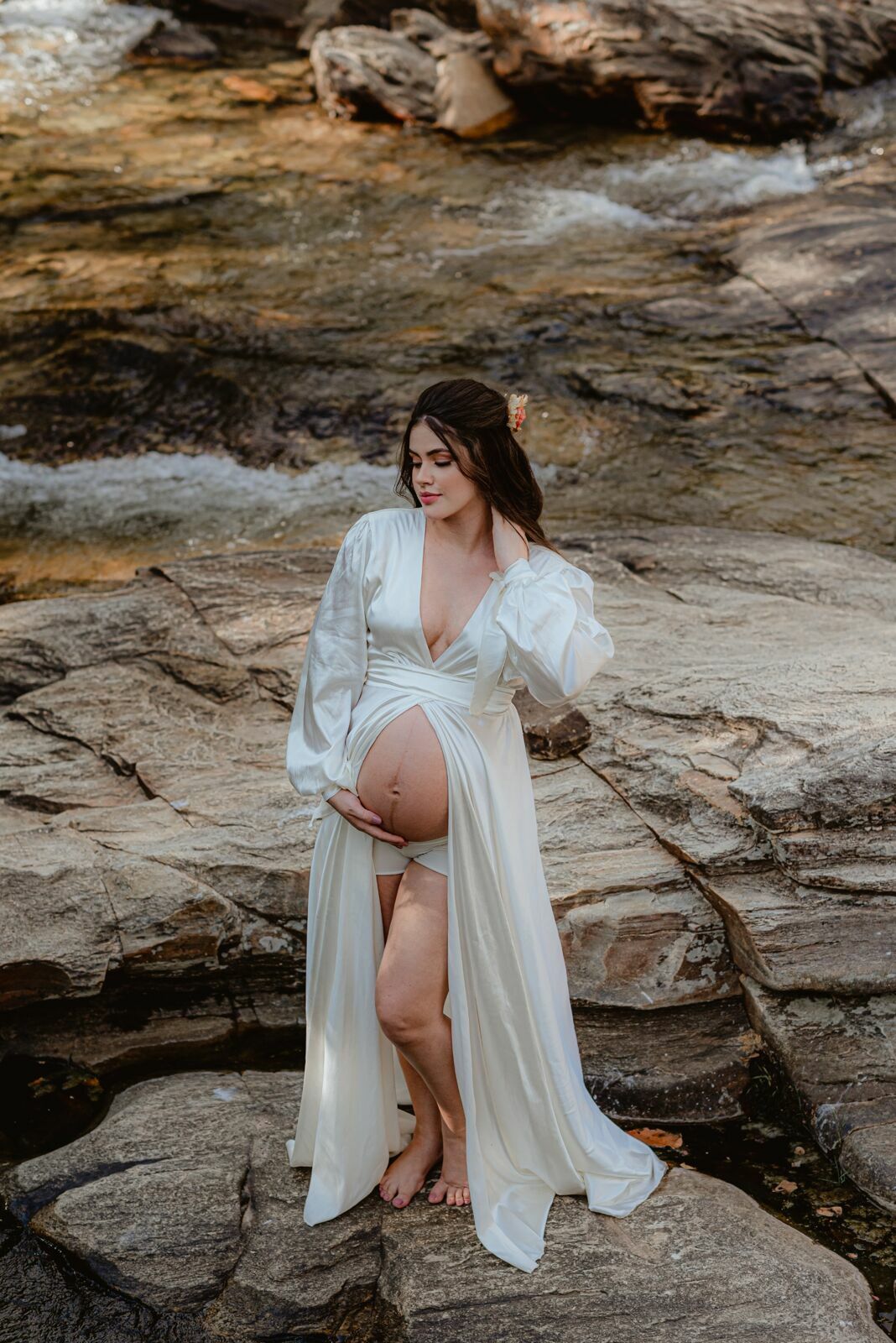 Foto Ensaio Fotográfico de gestante na Cachoeira Usina Velha em Pirenópolis de Goiás - Imagem 15