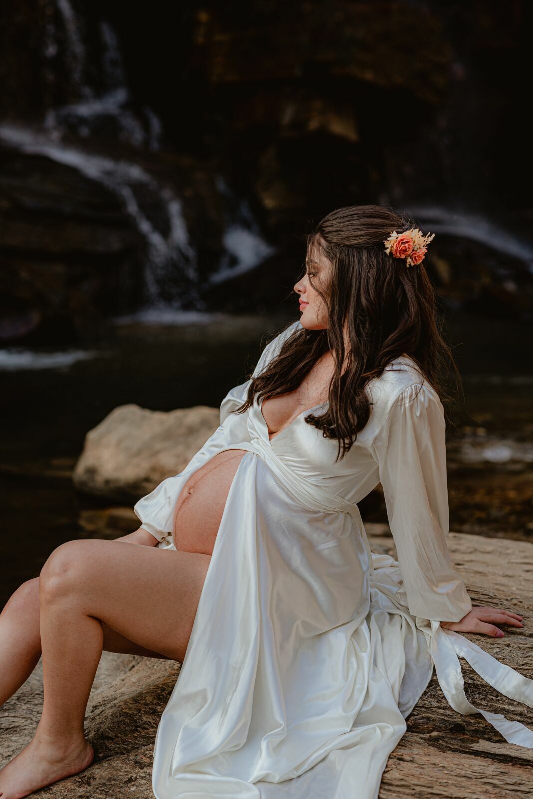 Foto Ensaio Fotográfico de gestante na Cachoeira Usina Velha em Pirenópolis de Goiás - Imagem 31