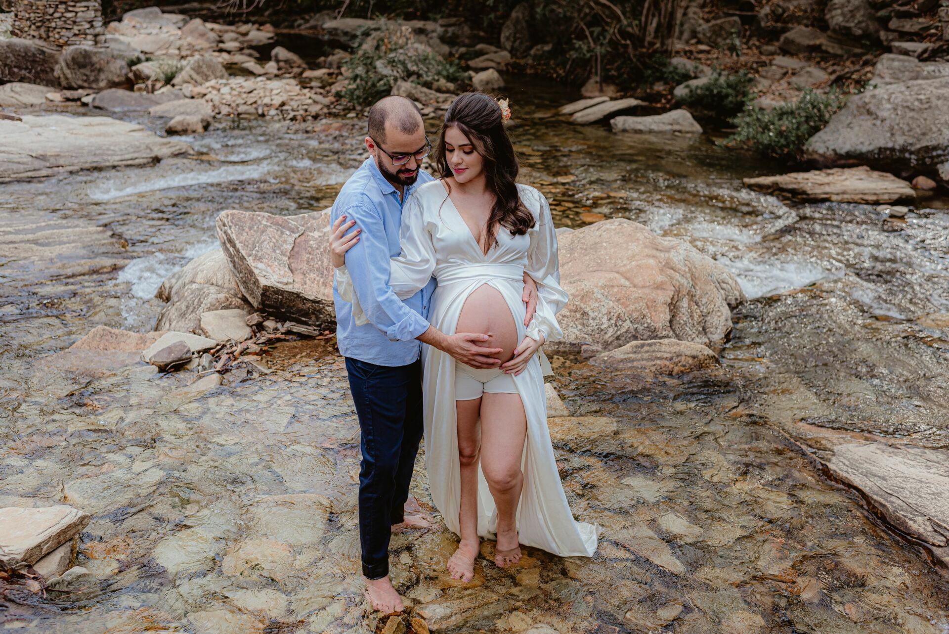 Foto Ensaio Fotográfico de gestante na Cachoeira Usina Velha em Pirenópolis de Goiás - Imagem 22