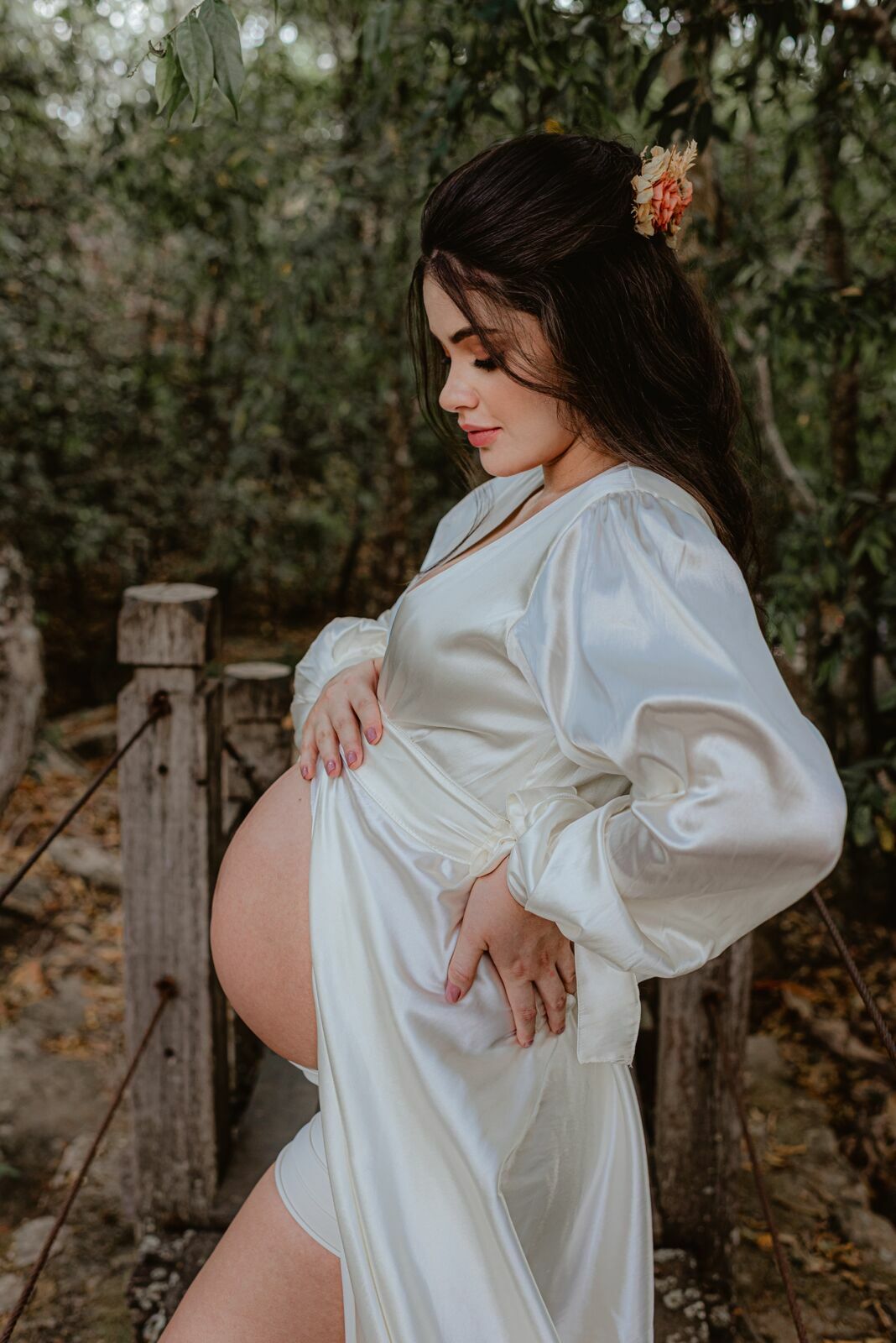 Foto Ensaio Fotográfico de gestante na Cachoeira Usina Velha em Pirenópolis de Goiás - Imagem 10