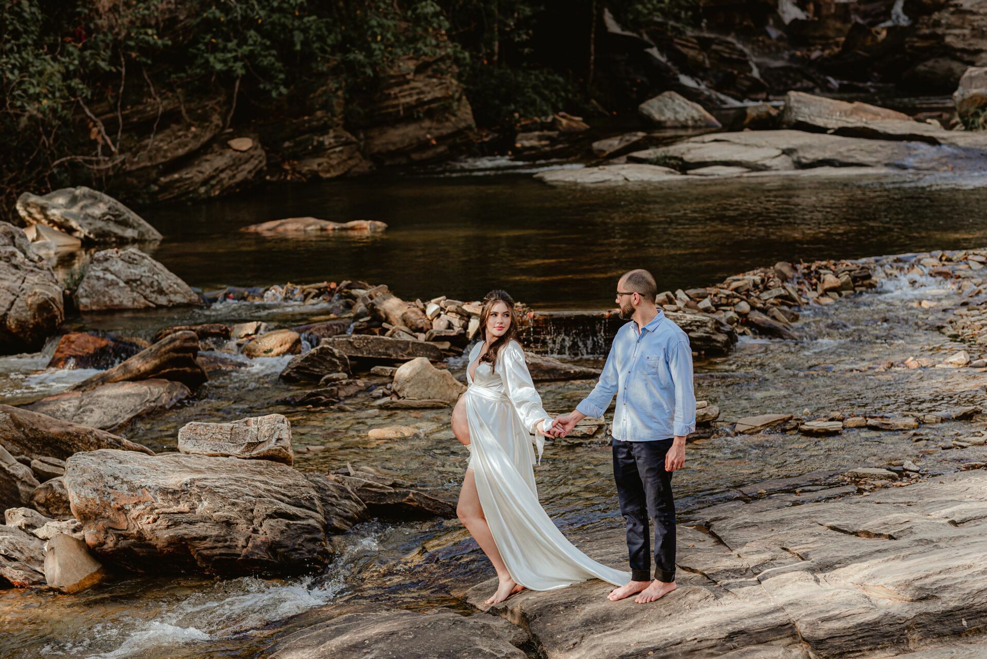 Foto Ensaio Fotográfico de gestante na Cachoeira Usina Velha em Pirenópolis de Goiás - Imagem 20