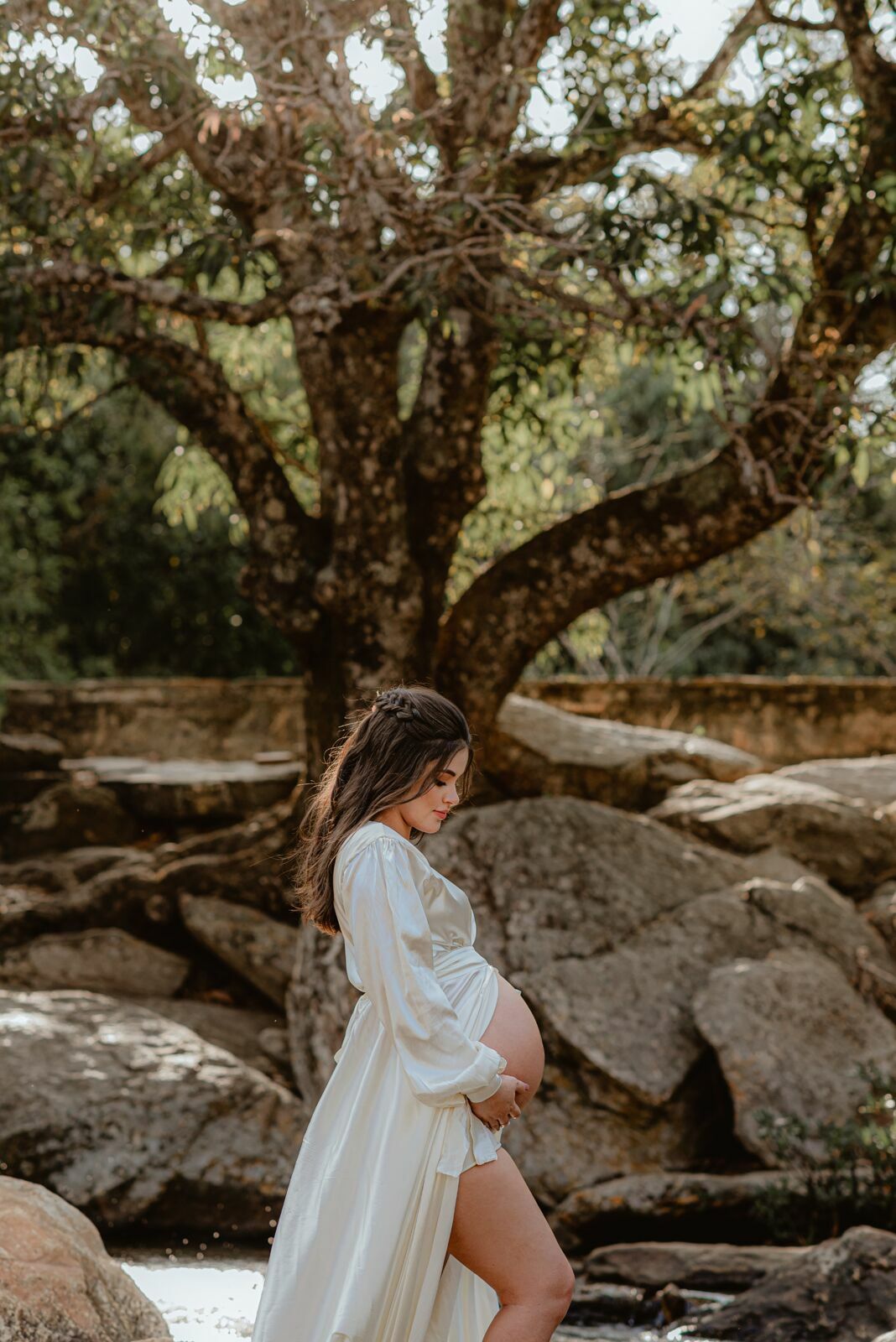 Foto Ensaio Fotográfico de gestante na Cachoeira Usina Velha em Pirenópolis de Goiás - Imagem 25