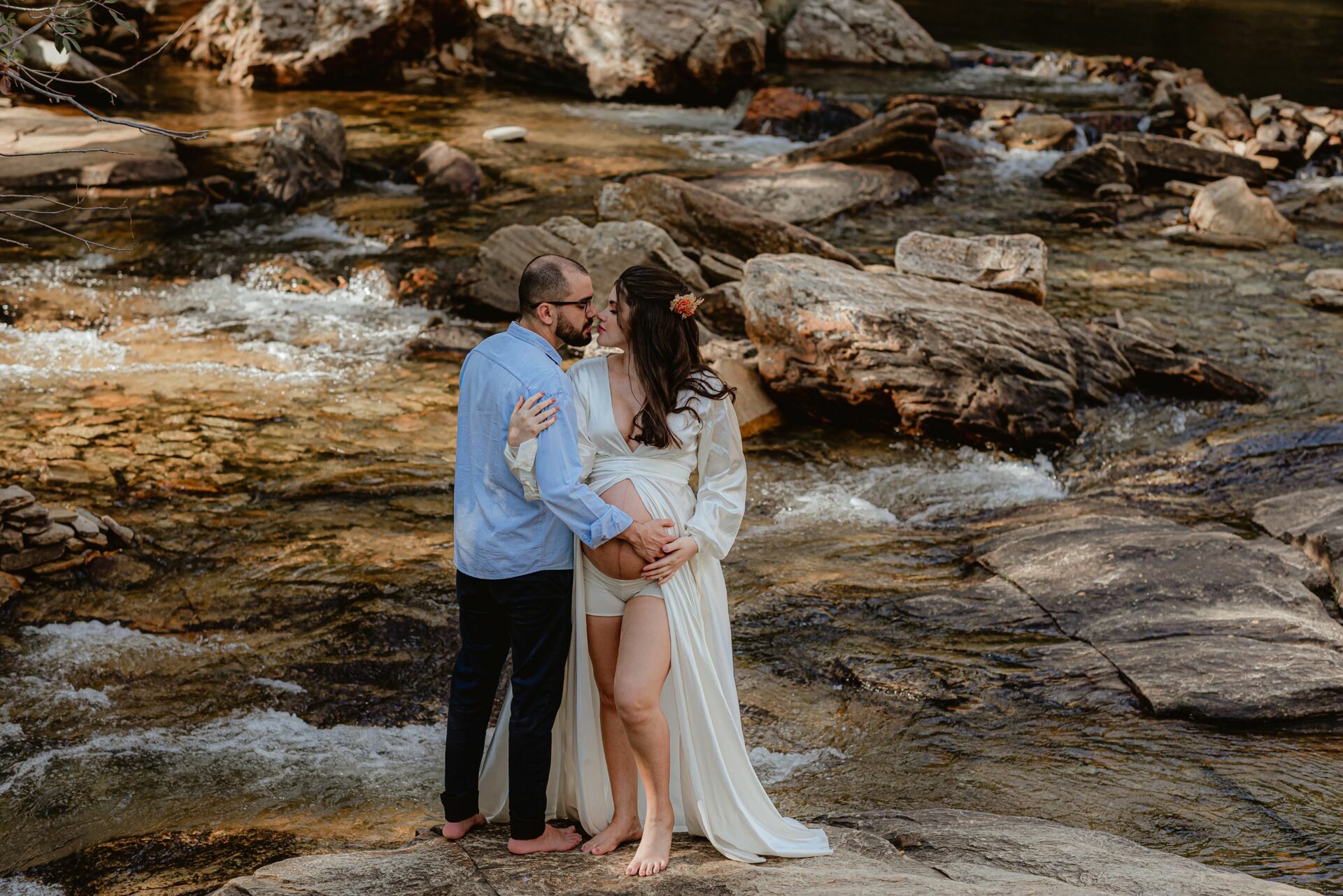 Foto Ensaio Fotográfico de gestante na Cachoeira Usina Velha em Pirenópolis de Goiás - Imagem 17