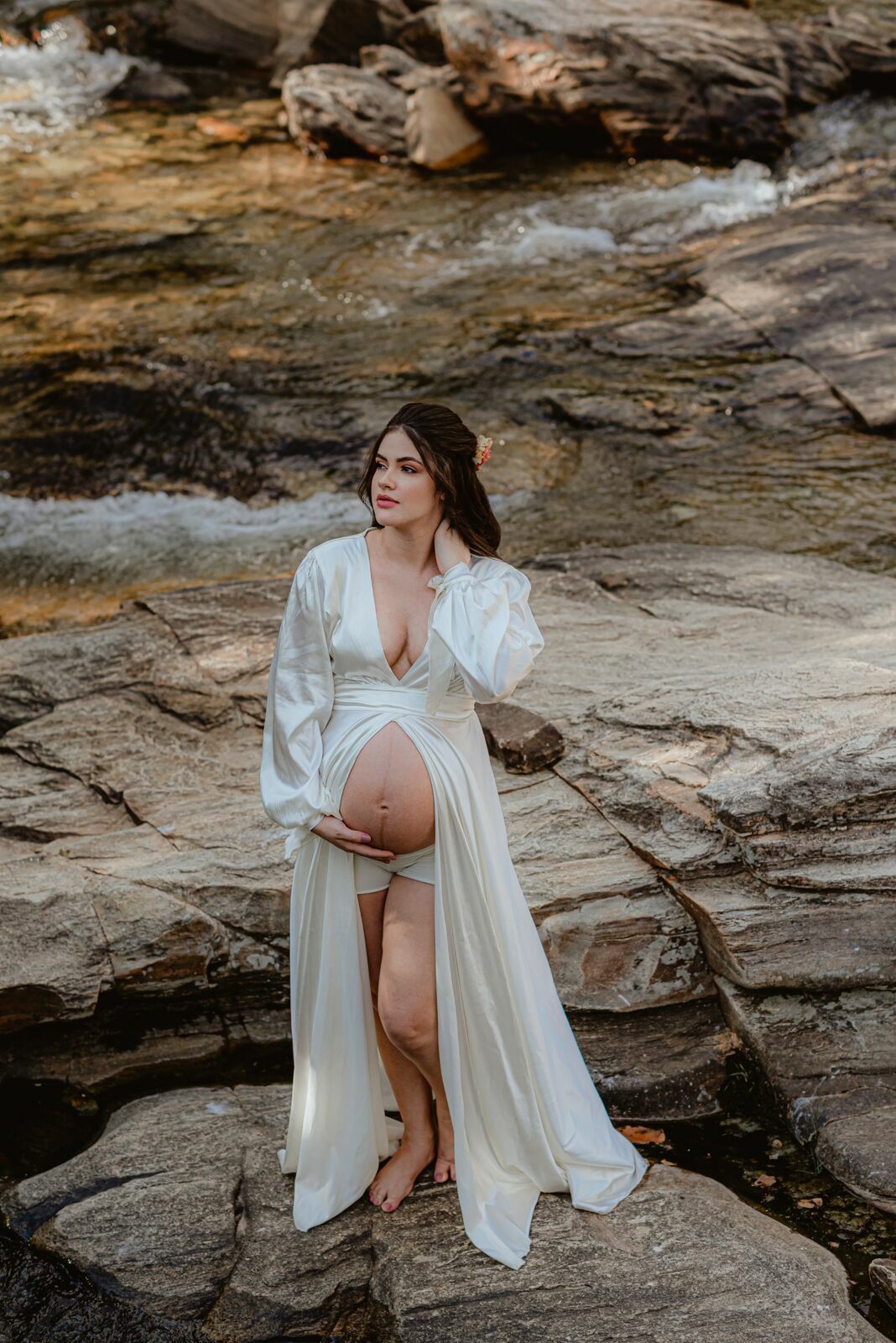 Foto Ensaio Fotográfico de gestante na Cachoeira Usina Velha em Pirenópolis de Goiás - Imagem 13